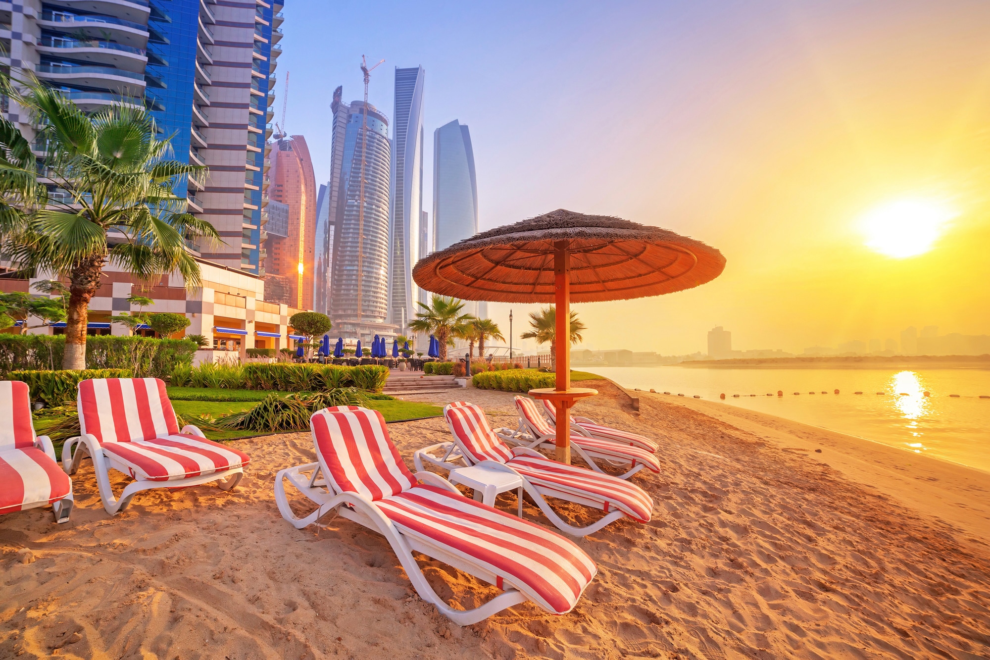 Papermoon Fototapete "ABU DHABI-EMIRATES SKYLINE und STRAND"
