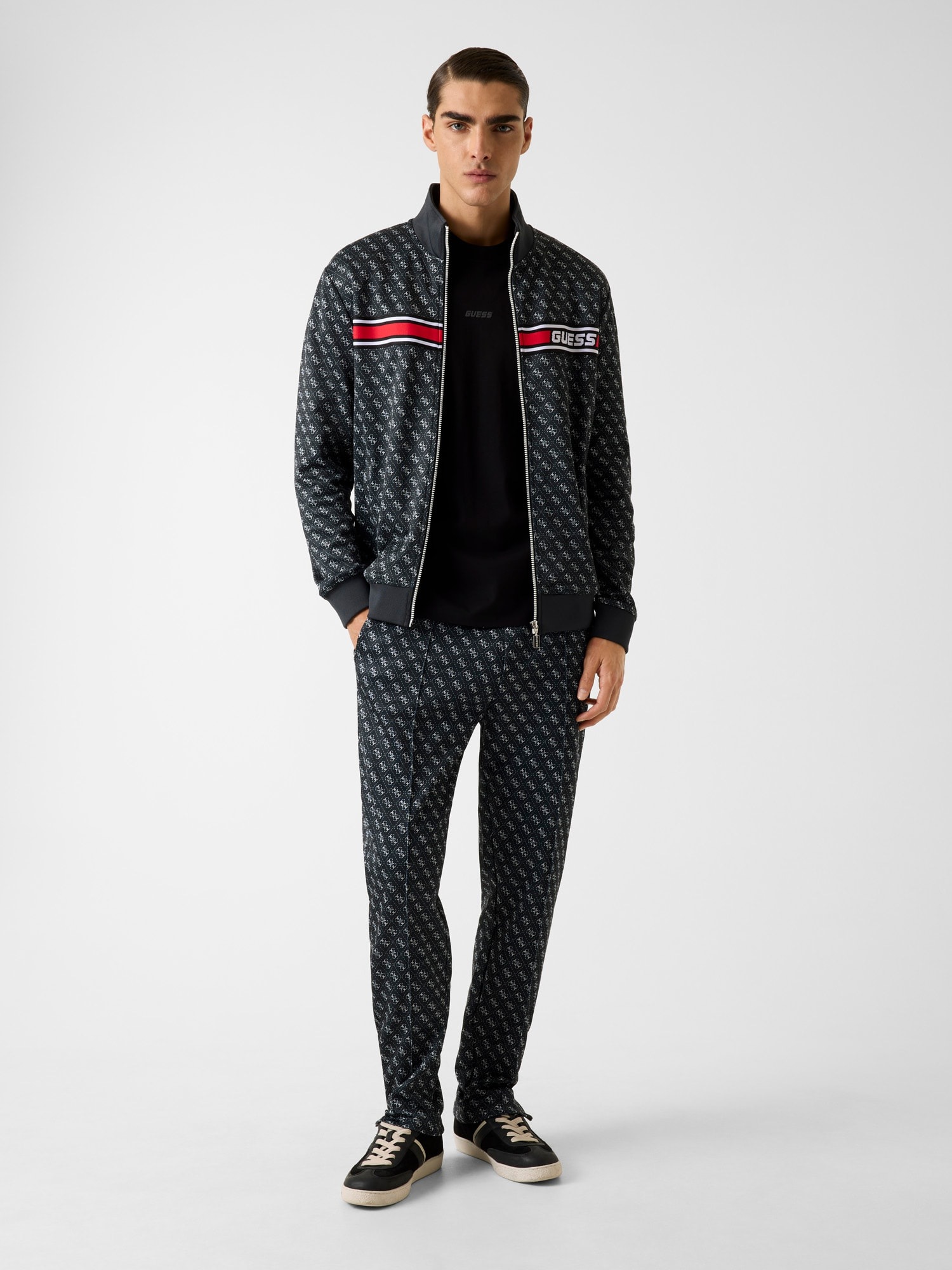 Guess Jogger Pants »KORBIN«  Slim Fit, elastischer Bund mit Kordelzug