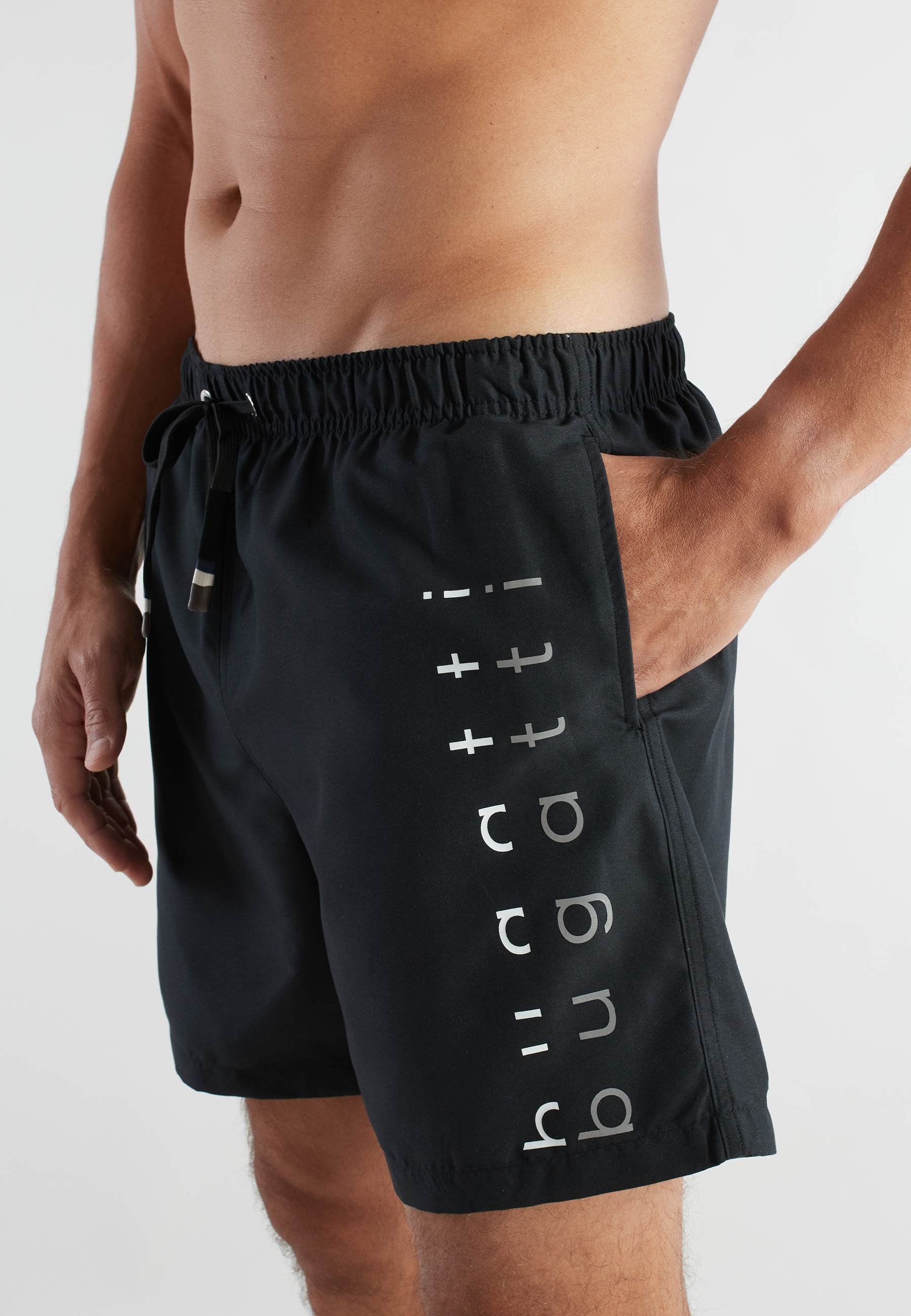 Badeshorts BUGATTI, Herren, Gr. 9, N-Gr, schwarz, dunkel, uni, Popeline, Obermaterial: 100% Polyester, Badehosen Badeshorts, basic, mit Logodruck, mit Kordelzug, bequem 2