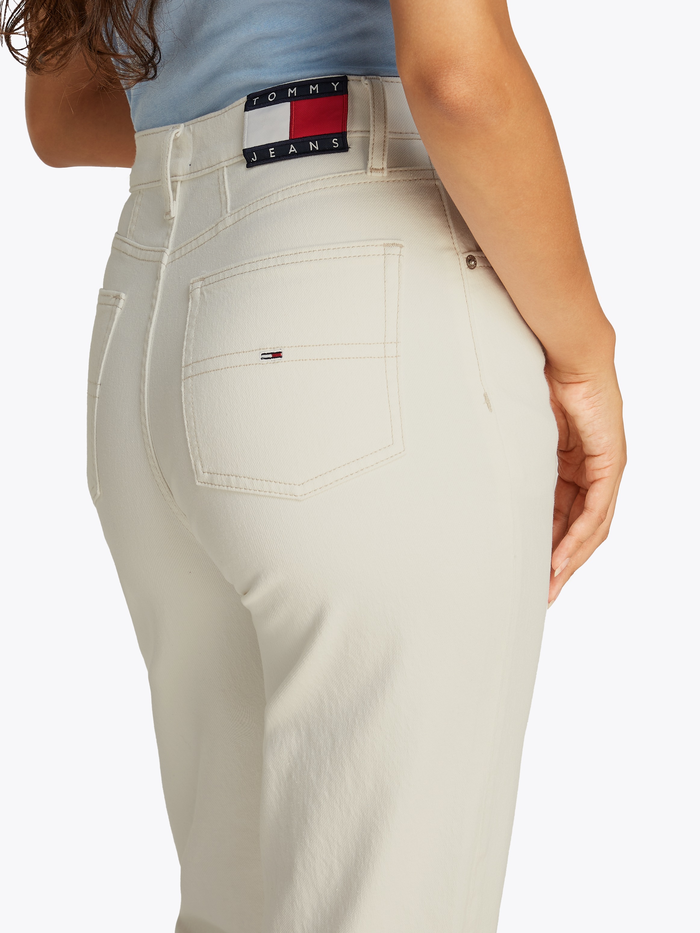 Tommy Jeans Mom-Jeans "MOM JEAN UH TPR" mit Logo-Stickereien, in knöchelfre günstig online kaufen