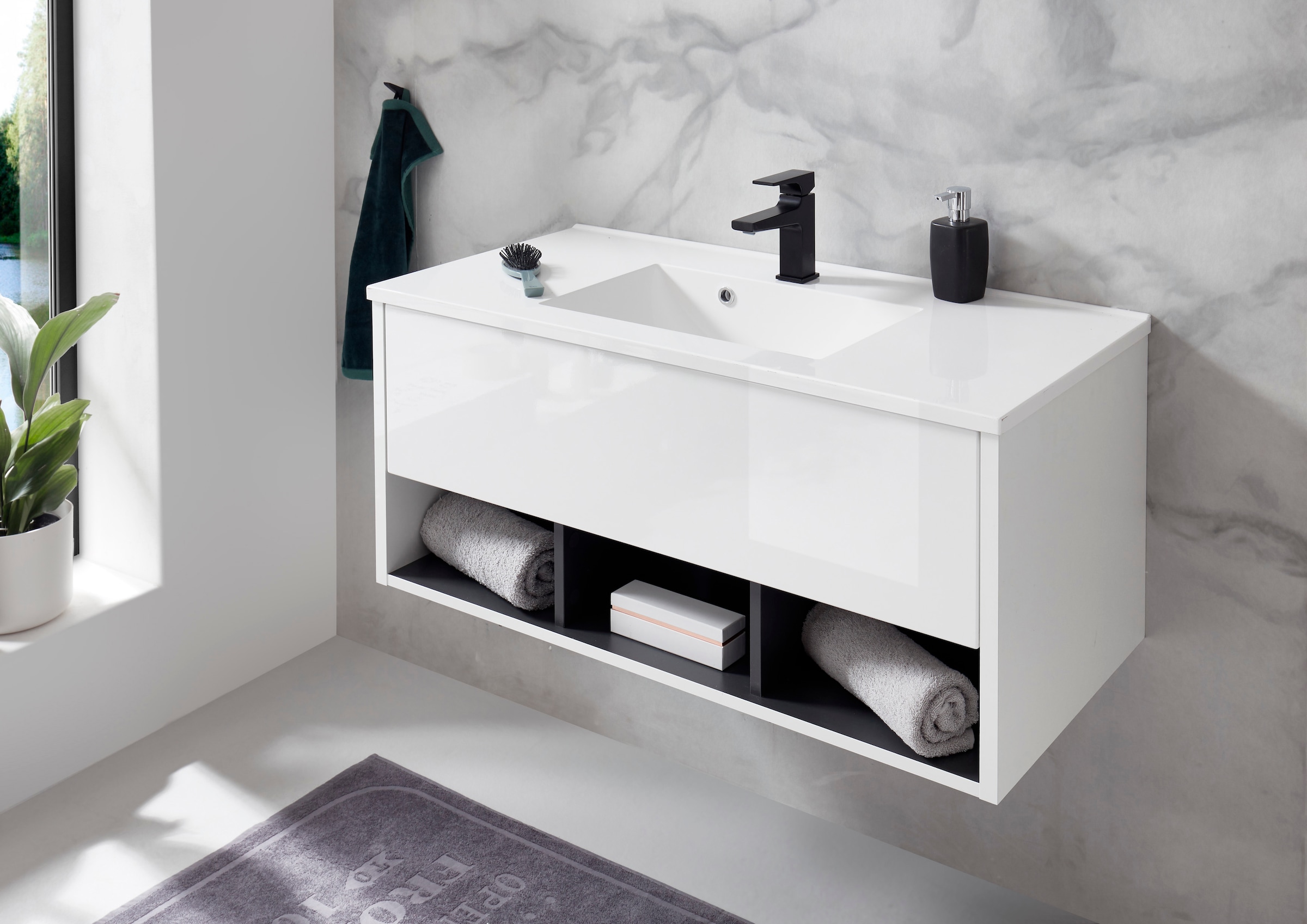 Places of Style Badmöbel-Set »Studio Line, Bad im modernen Design, 3-teiliges Badezimmer«, (3 St.), Schrank, Waschtisch und Spiegel, in zwei Farben verfügbar, Stauraum