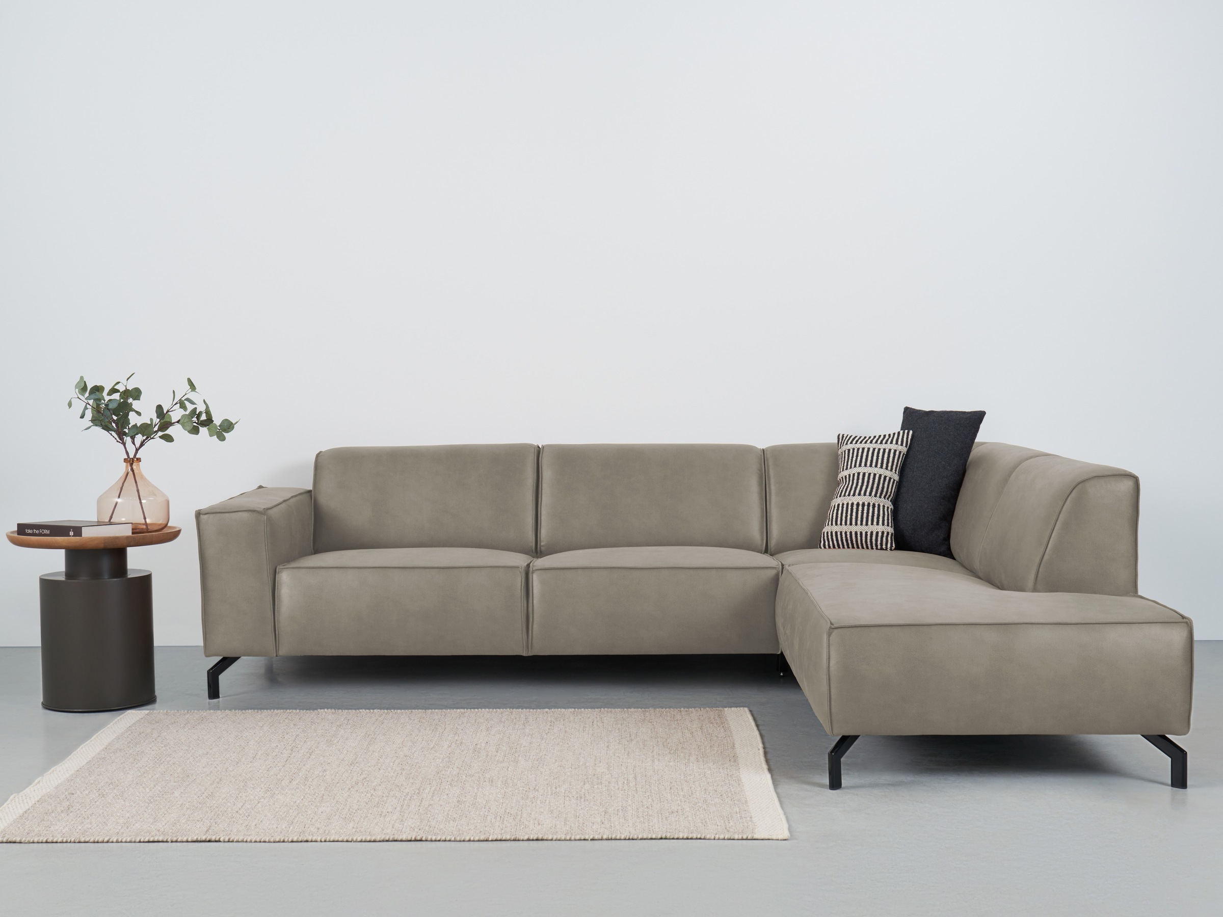Places of Style Ecksofa Lorcan, in Lederoptik oder Strukturstoff lieferbar