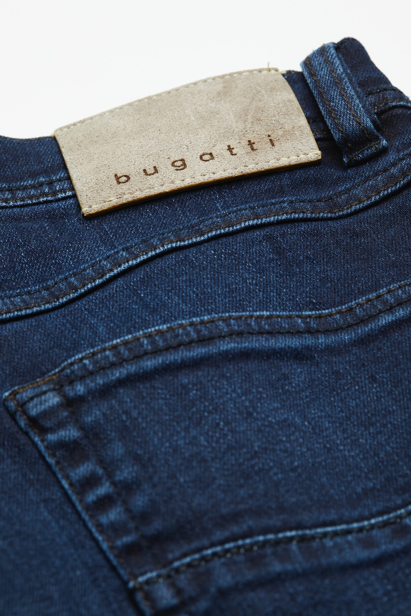 bugatti 5-Pocket-Jeans »Regular Fit«, aus Premium Denim mit Stretch und Reißverschluss