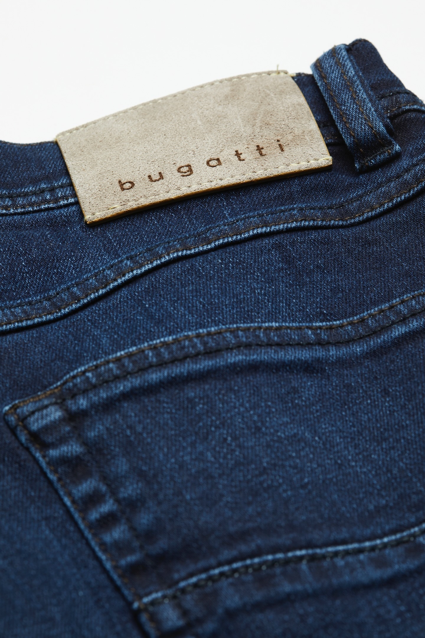 Thumbnail - bugatti 5-Pocket-Jeans "Regular Fit", aus Premium Denim mit Stretch und Reißverschluss
