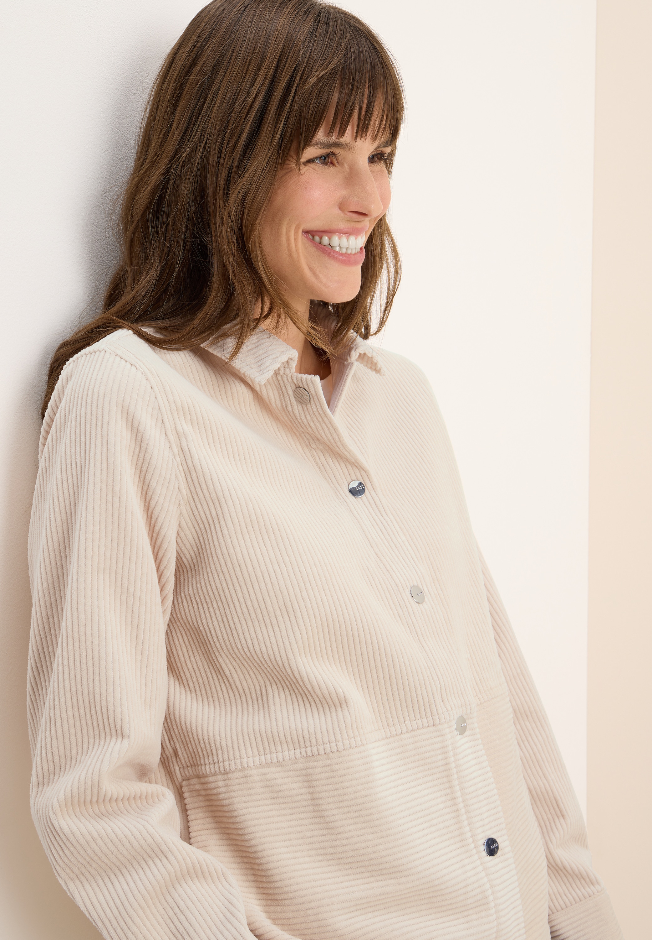 Cecil Cordjacke, mit Knöpfen