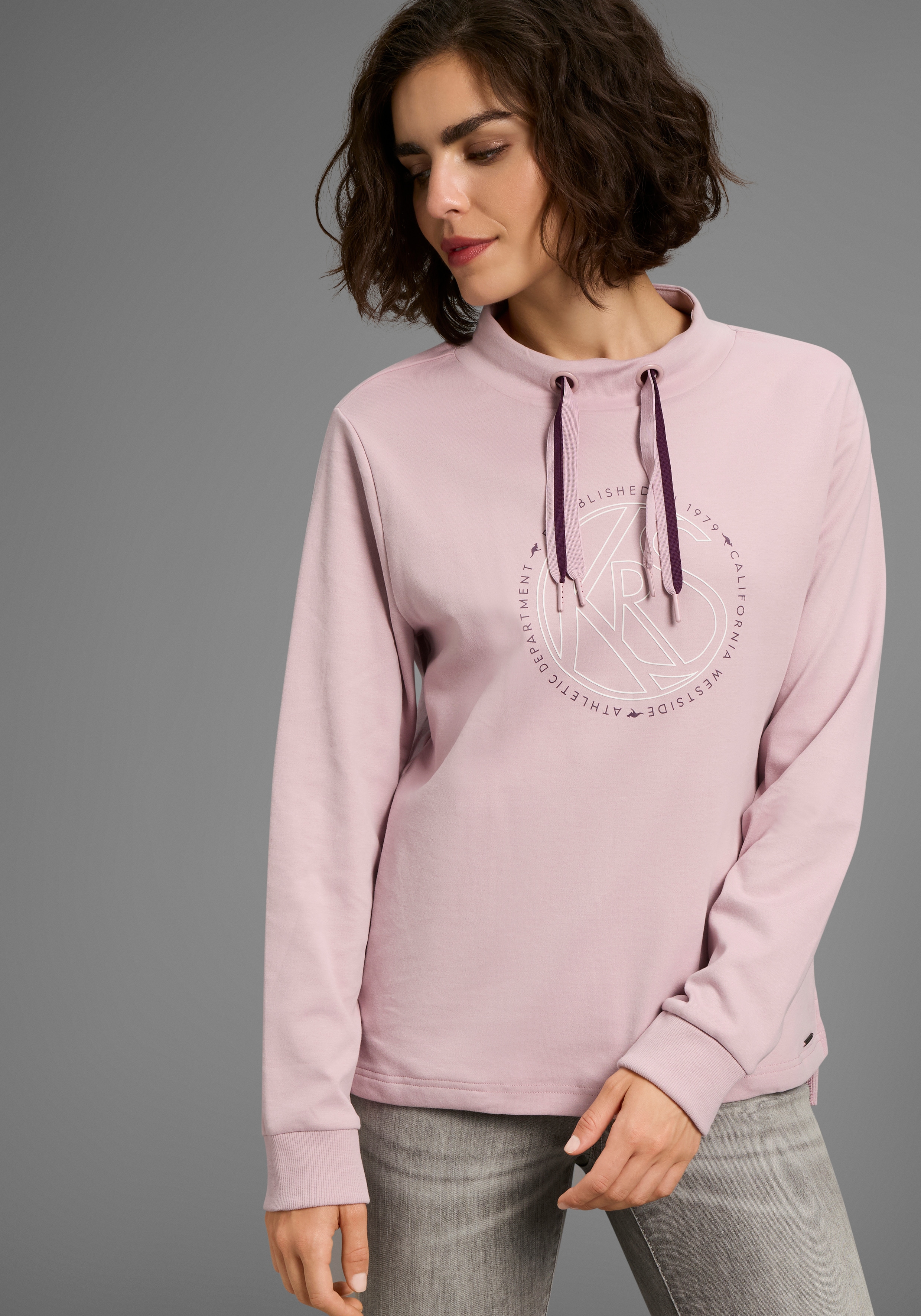KangaROOS Sweatshirt, mit Metalllabel, hüftbedeckende Länge, auch in großen Größen