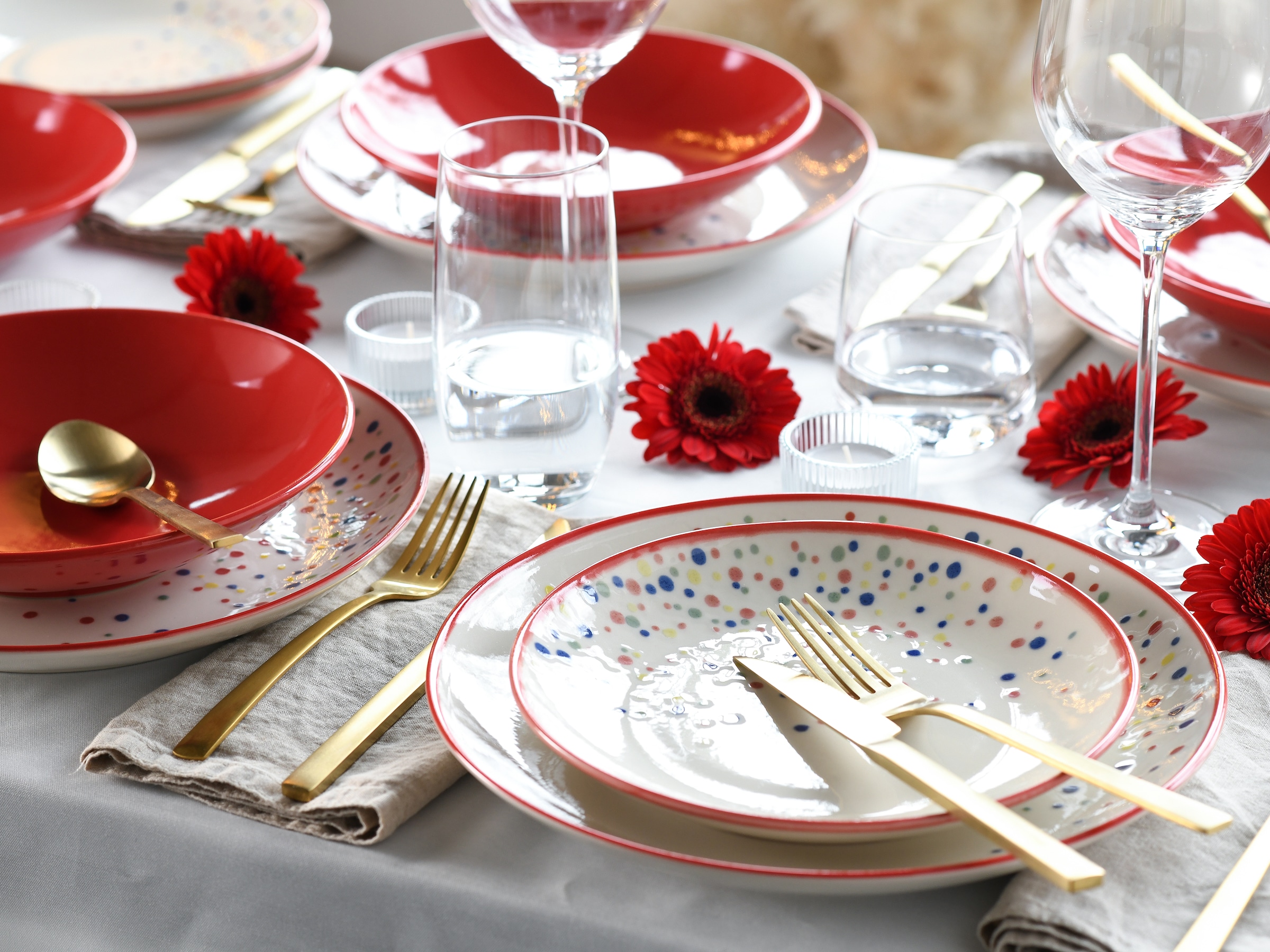 CreaTable Teller-Set »Joy, Tellerset 12-tlg.«, (Set, 12 tlg.), Unregelmäßige bunte Punkte, Gute Laune Geschirr, Frisch, Freundlich