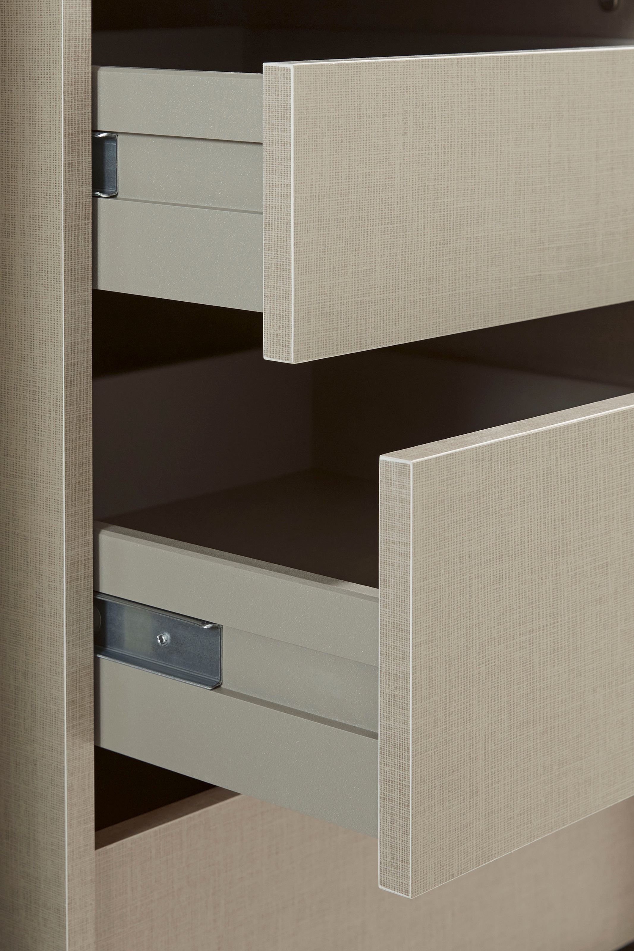 rauch Schwebetürenschrank »Kleiderschrank Schrank Garderobe TOPSELLER OTELI inkl. Inneneinteilung«, mit 3 Innenschubladen sowie zusätzlichen Einlegeböden MADE IN GERMANY