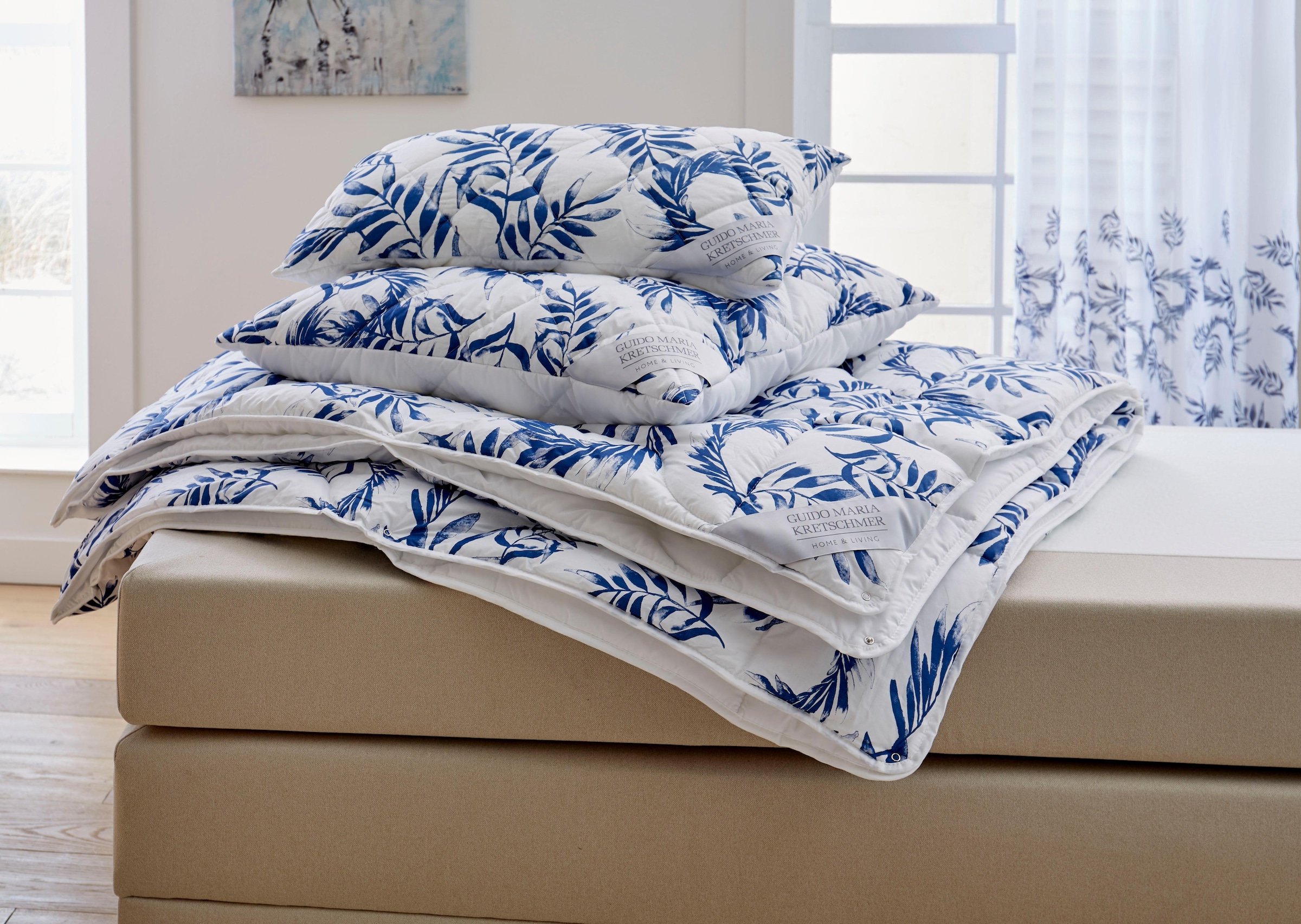 Guido Maria Kretschmer Home&Living Kunstfaserbettdecke »Blue leaves«, 4-Jahreszeiten, Füllung 100% Polyester, Bezug 100% Polyester, (1 St.),…