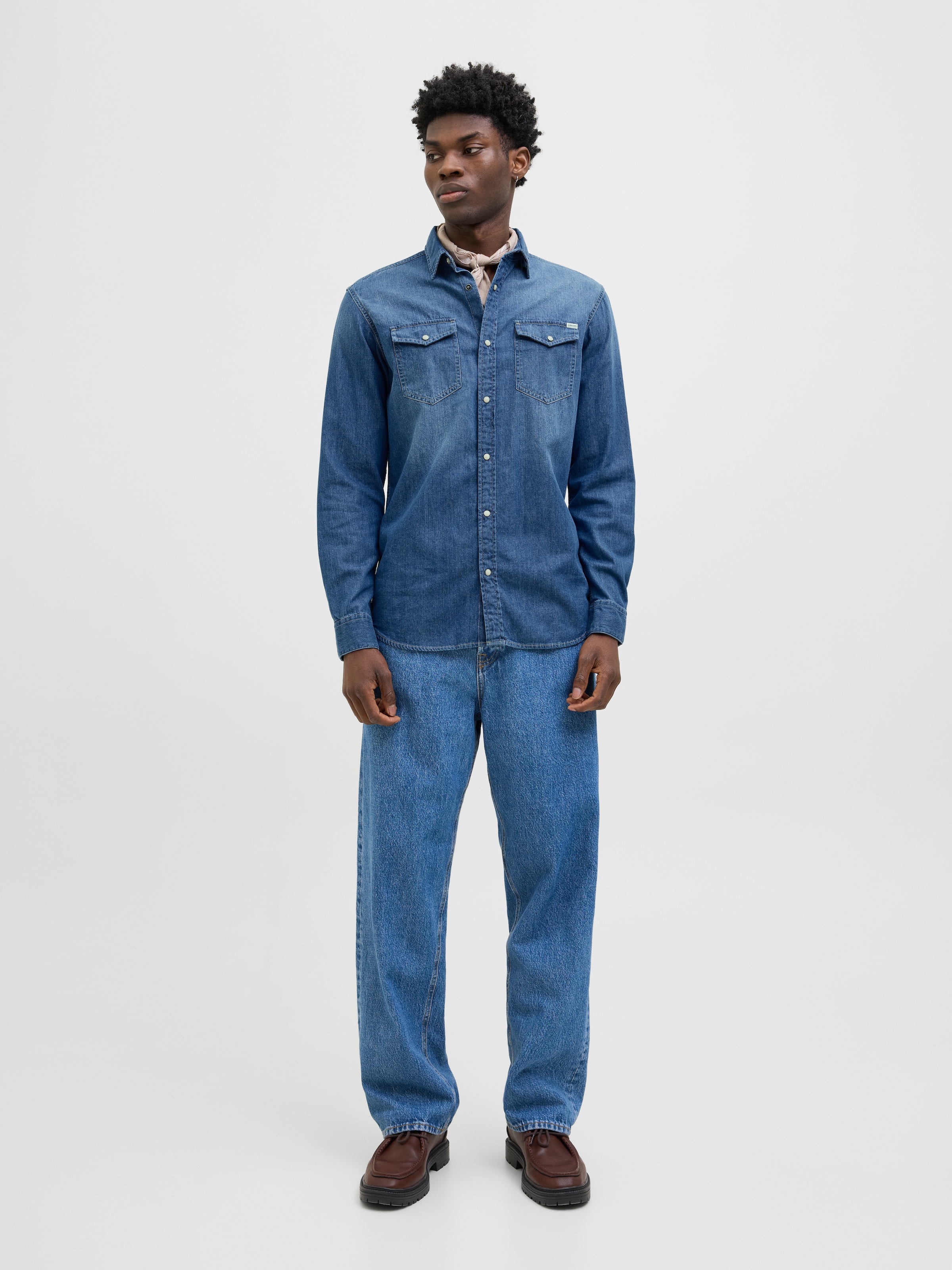 Jack & Jones Jeanshemd »JJESHERIDAN im Workwear-Stil mit robuster Baumwollqualität« unifarben, modisch, slim fit, Baumwolle, Hemdkragen