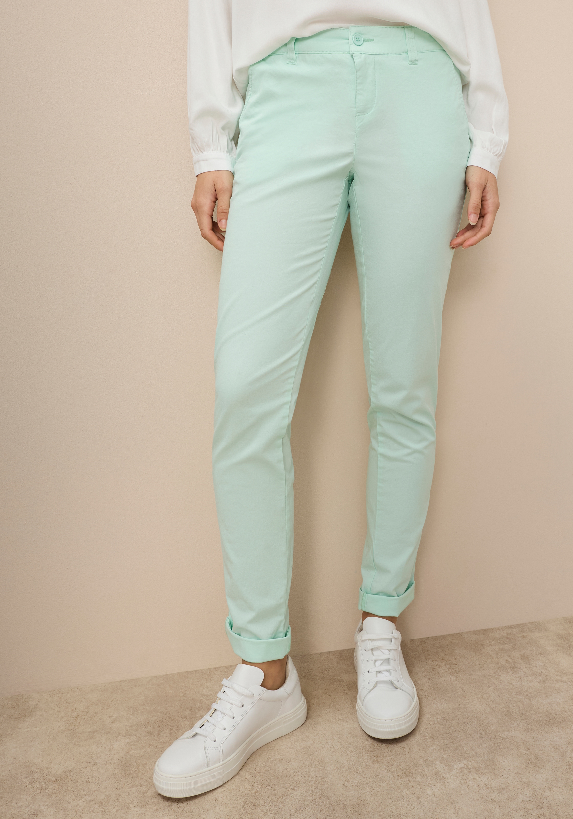 AJC Chinohose in lässiger Form mit Pattentaschen günstig online kaufen