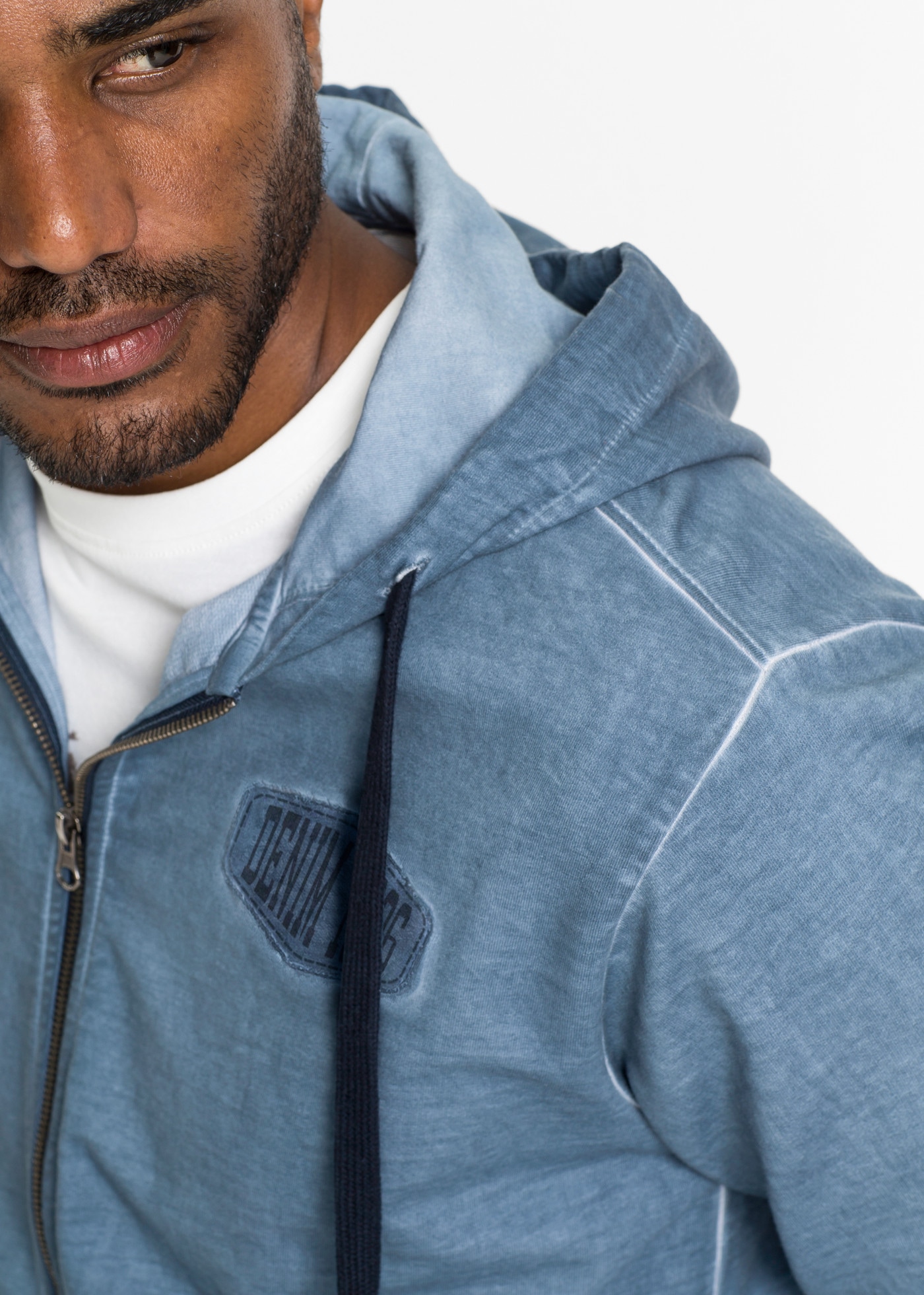 bonprix Kapuzensweatjacke aus Baumwolle, Regular Fit, cool gewaschene Optik, im Casual Stil