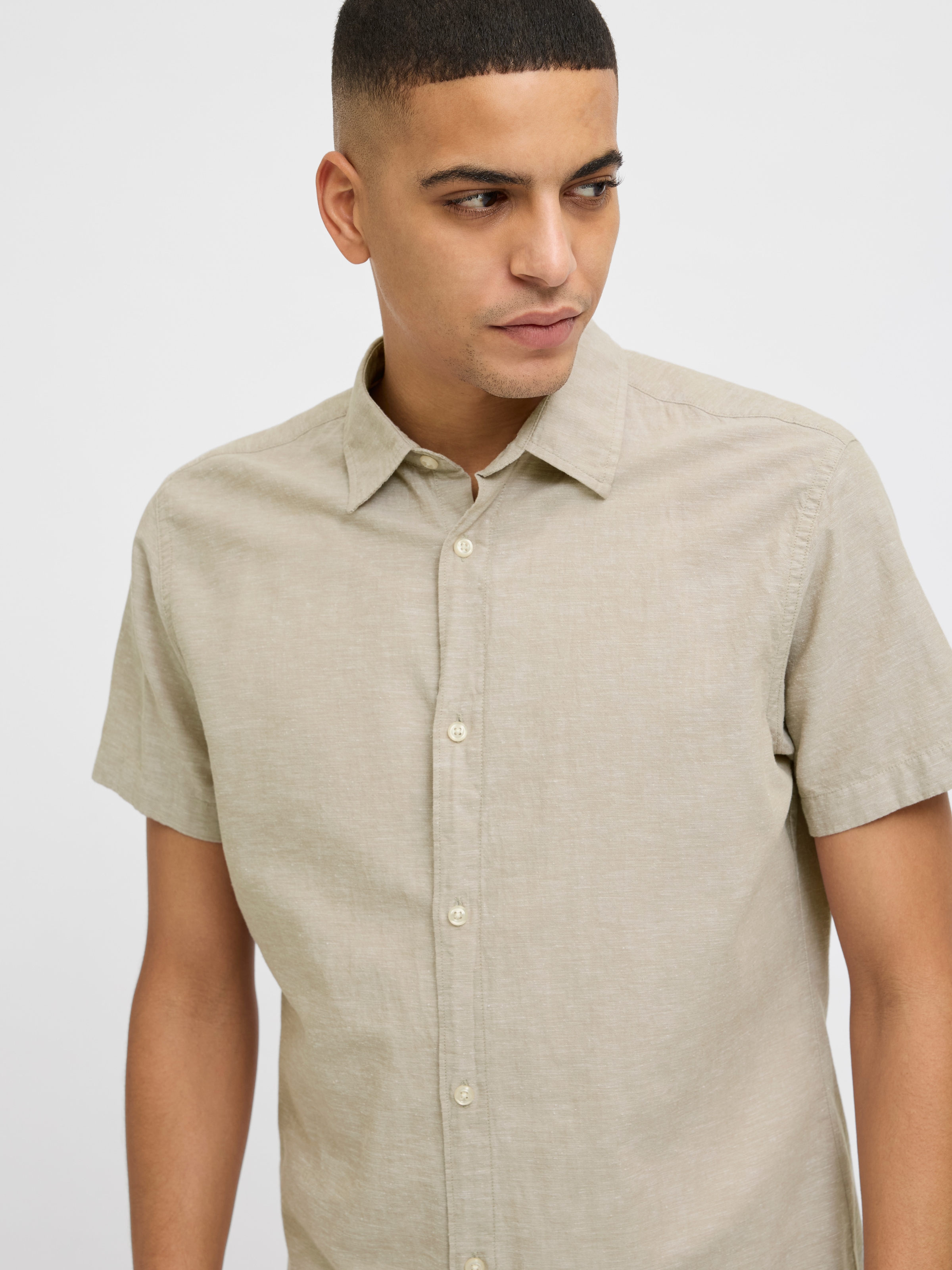 Jack & Jones Kurzarmhemd »JJEBREEZE SHIRT SS SN«, mit Hemdkragen