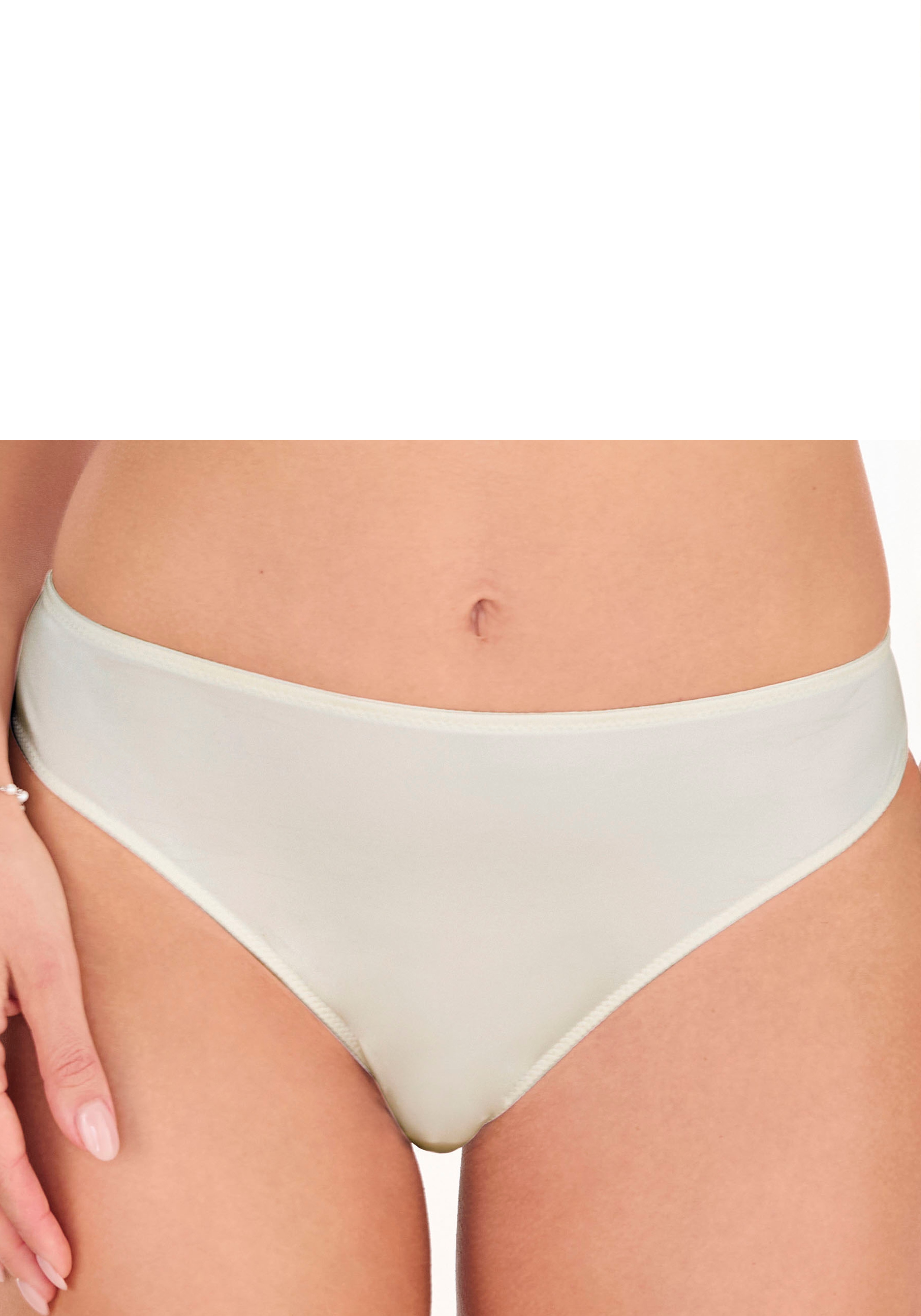 s.Oliver Slip "Fabienne" aus graphischer Spitze mit modischem Netzeinsatz