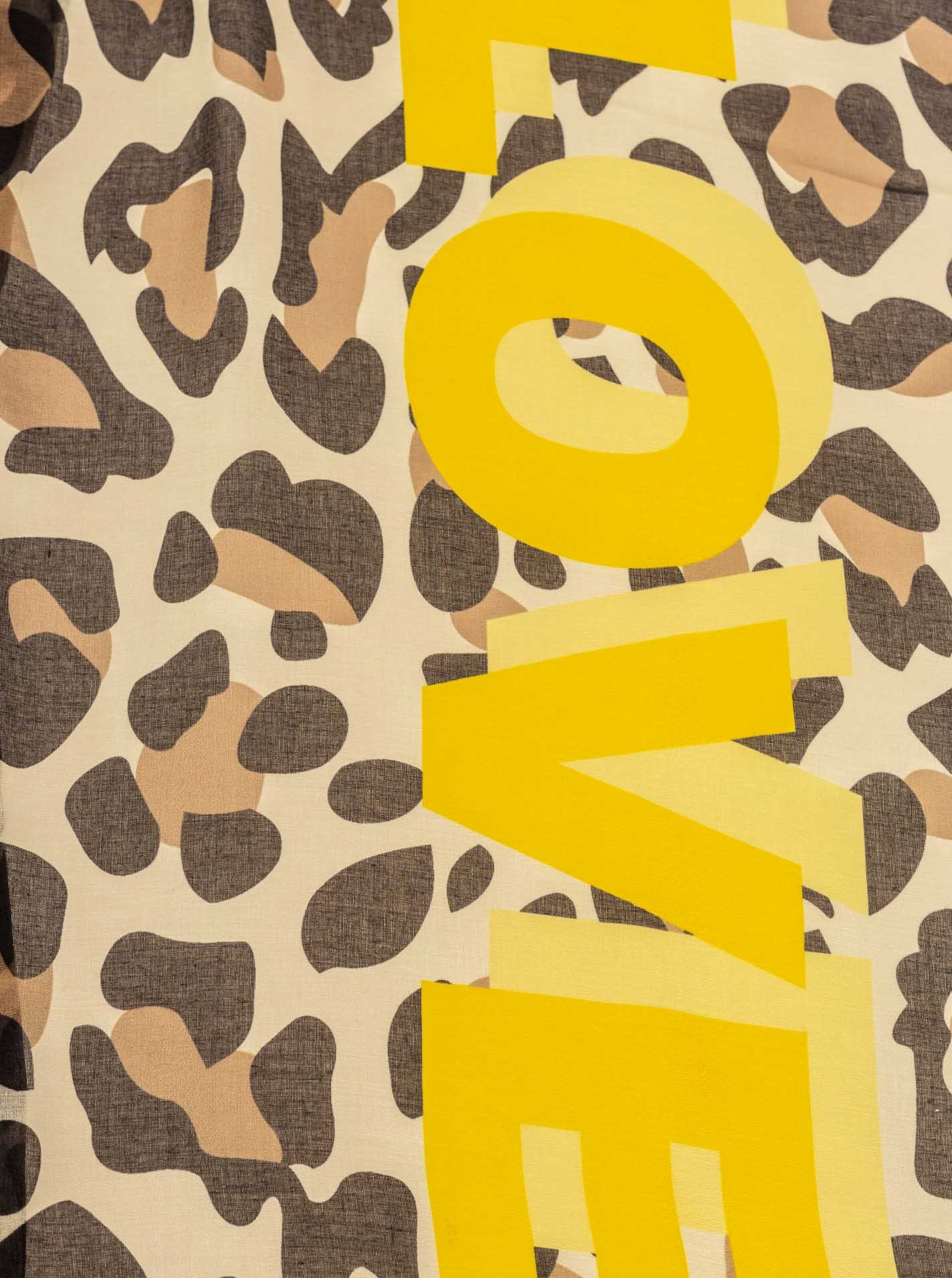 Zwillingsherz Schal »"LOVE"« leichtes Material, großer Leo-Print mit Schriftzug LOVE, offene Kanten