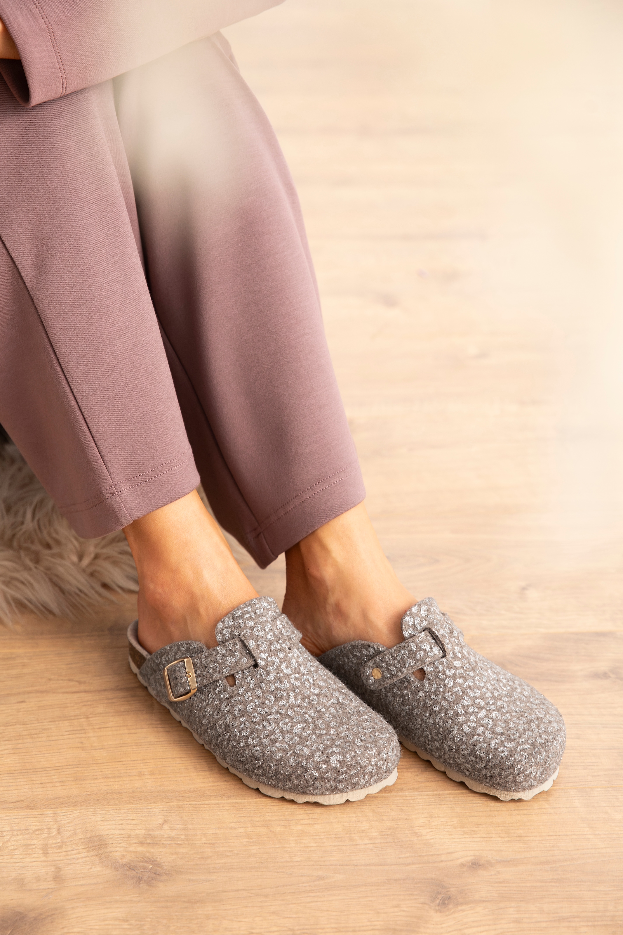 Aniston SHOES Clog, Clog, Hausschuh, Homeslipper, verstellbare Schnalle - NEUE KOLLEKTION