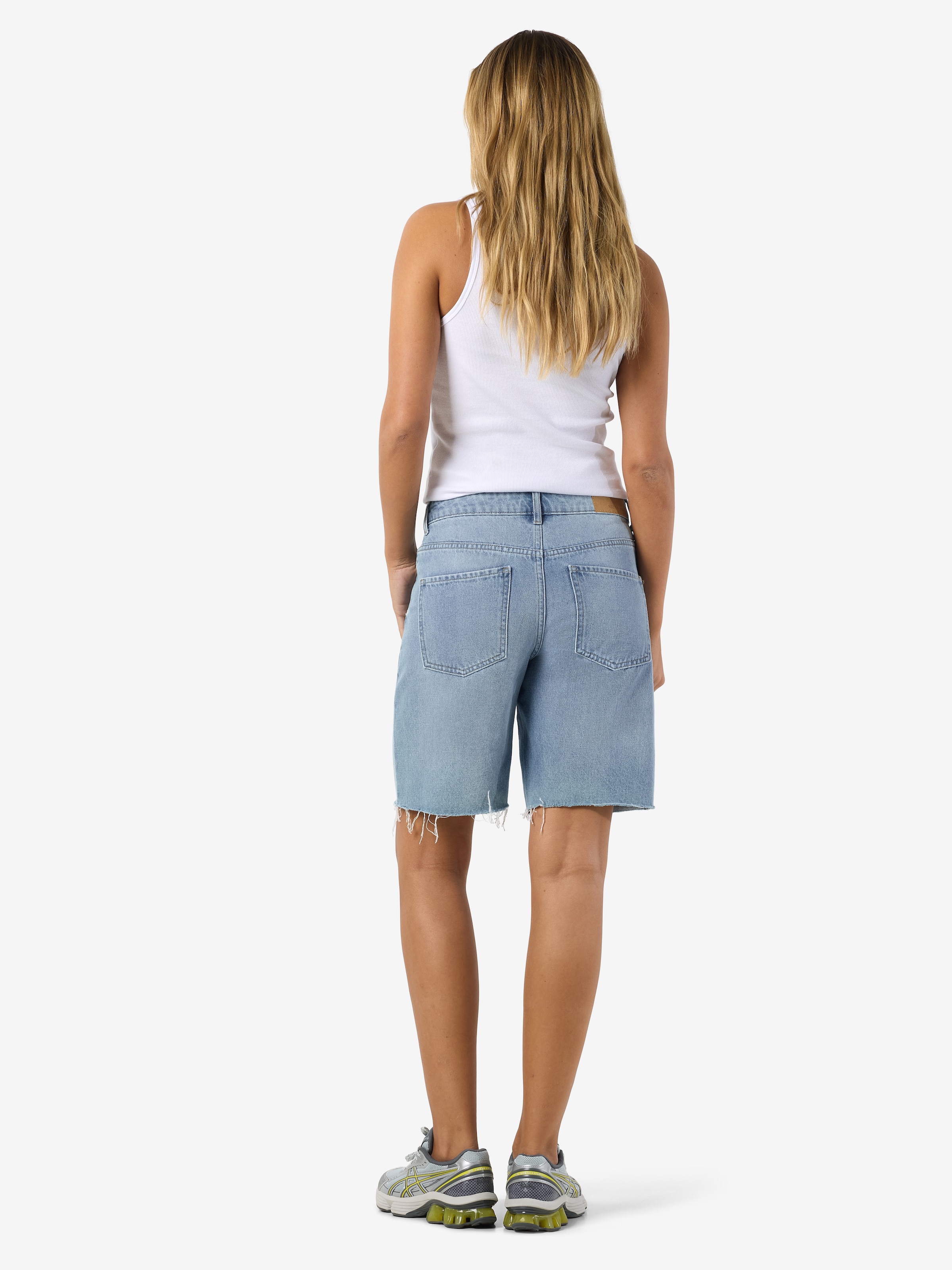 Noisy may Jeansshorts »NMHOLLA NW LOOSE SHORT AZ425LB NOOS« modisch offene Säume