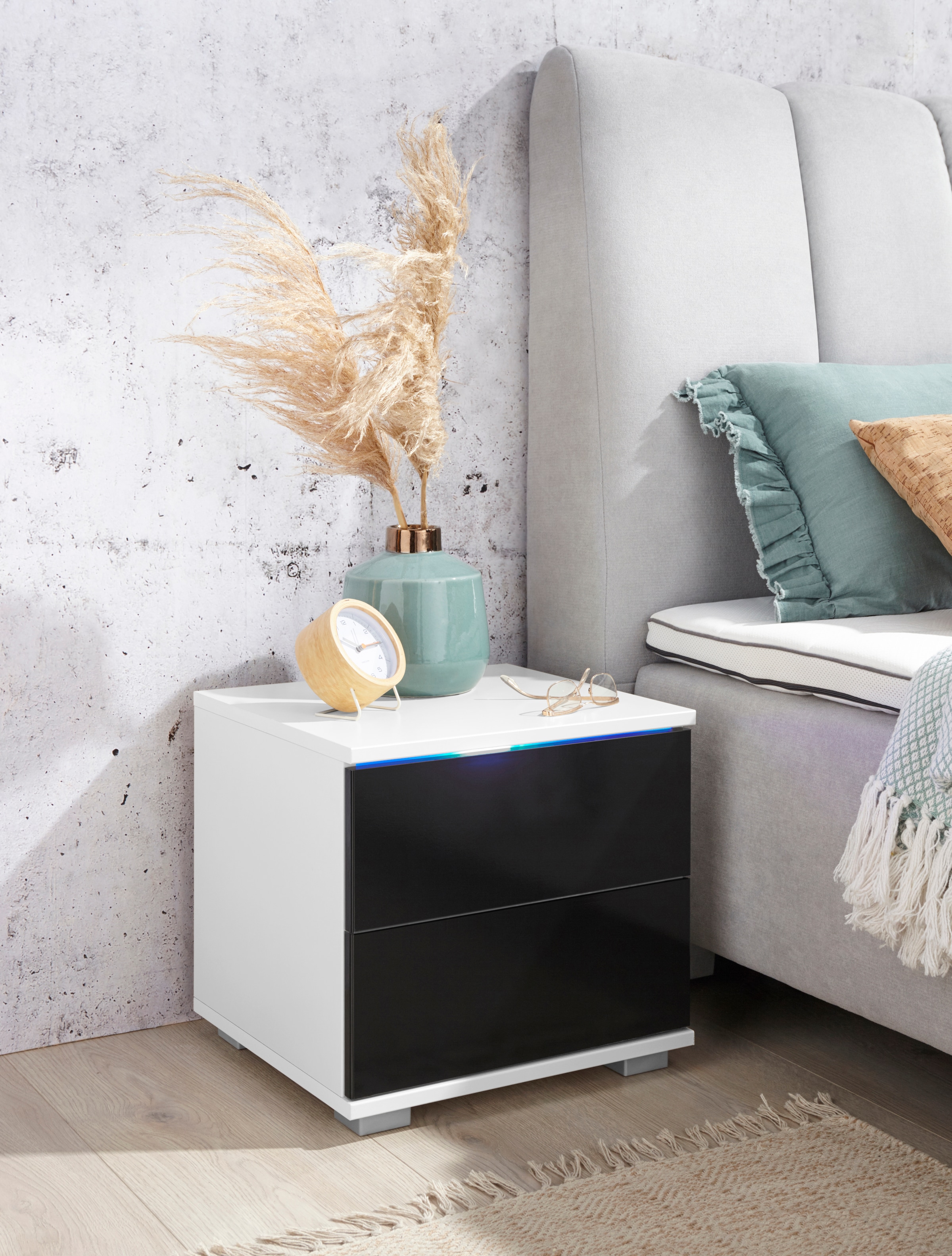 priess mit LED-Beleuchtung und Push-to-open