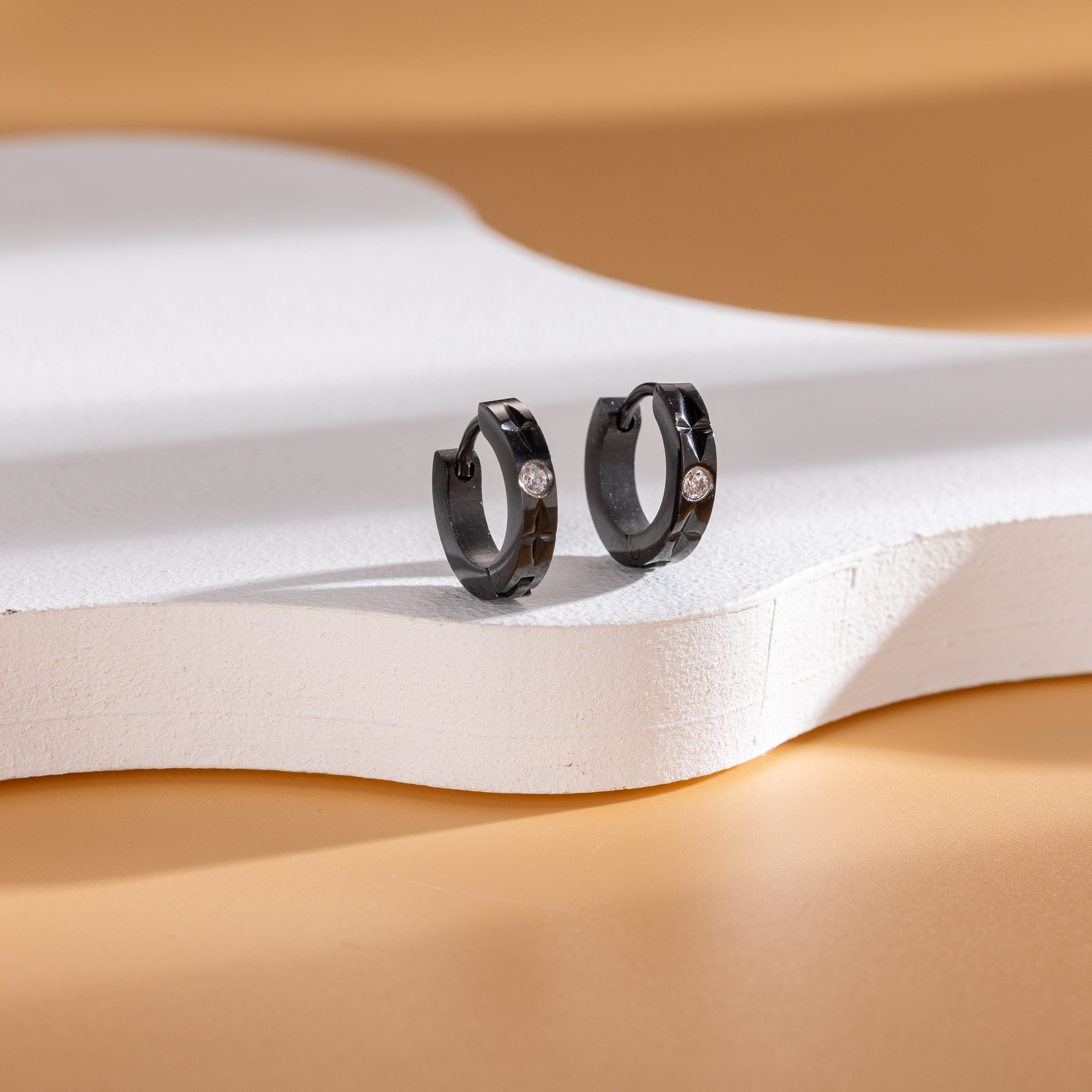 Firetti Paar Creolen »Schmuck Geschenk Edelstahl Ohrschmuck Ohrringe Classic« mit Zirkonia (synth.)