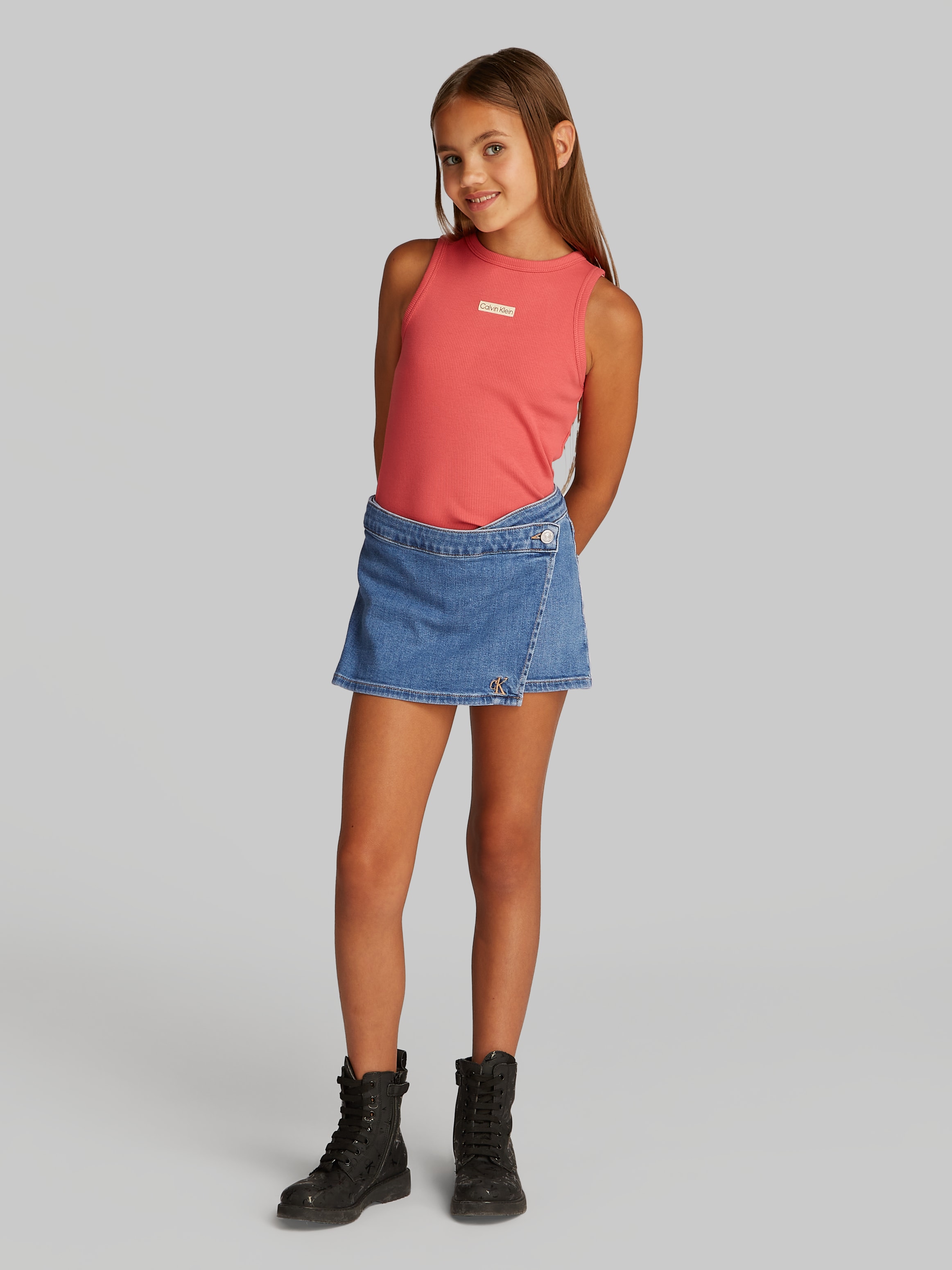 Calvin Klein Jeans Shorts »DENIM SKORT SOFT BLUE COMF«, mit Logo-Badge