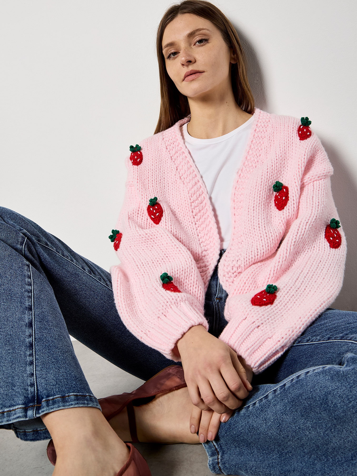 Apricot Cardigan "Grobe Strickjacke" mit Erdbeerstickerei