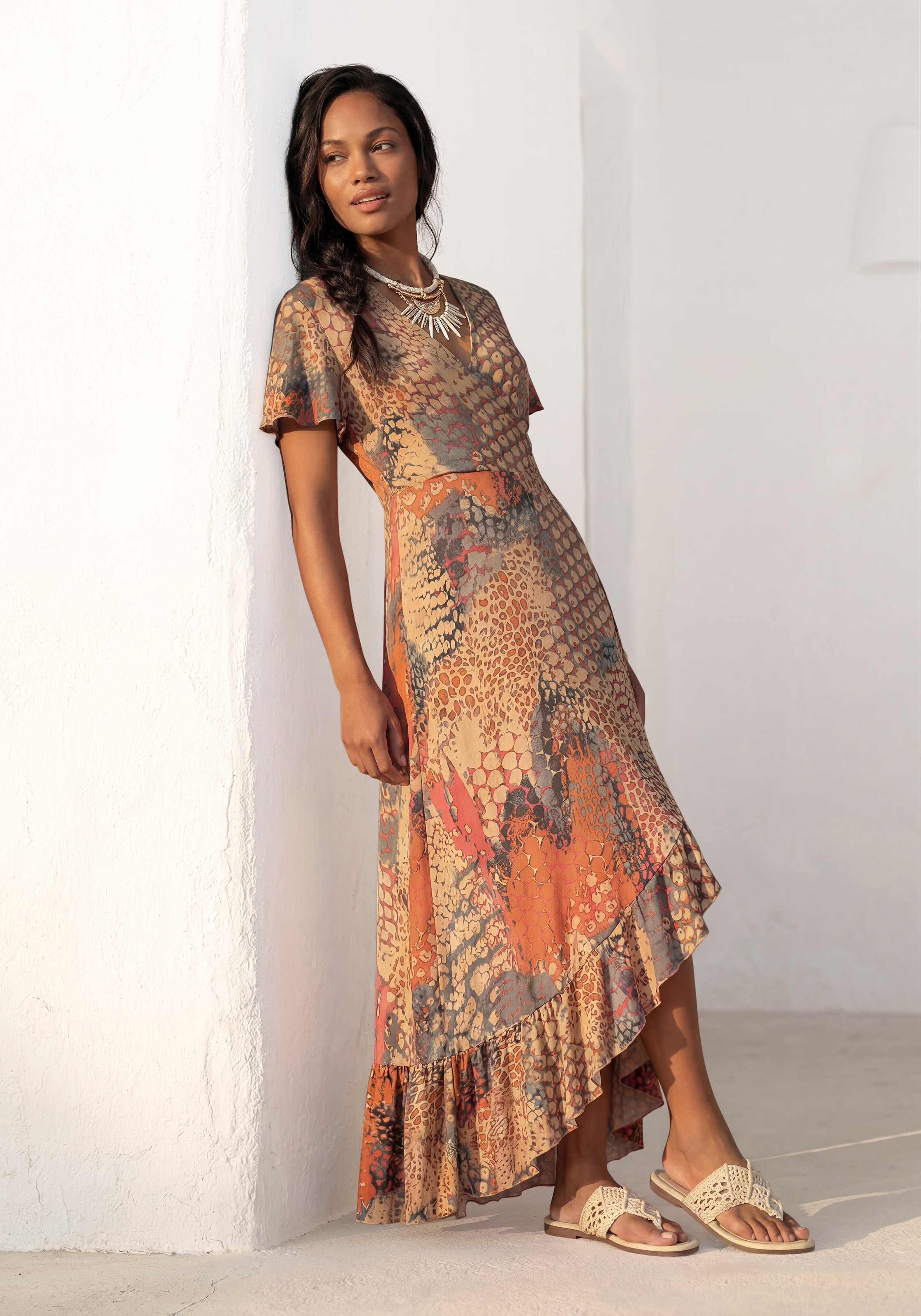 Buffalo Maxikleid "mit Alloverdruck und Volantrock, Flügelärmel" Ohne Taschen Jerseykleid, Animalkleid, Sommerkleid im Vokuhila-Schnitt, Druckkleid