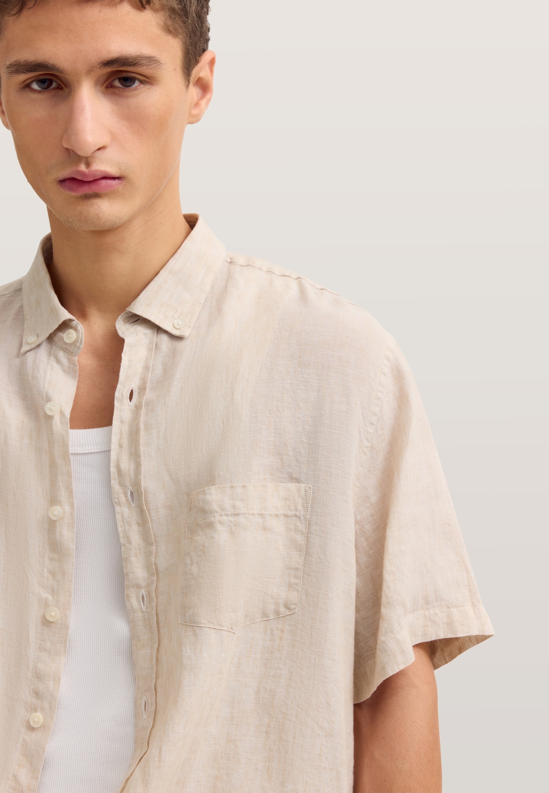 bugatti Kurzarmhemd Modern Fit aus Leinen mit Button-Down-Kragen