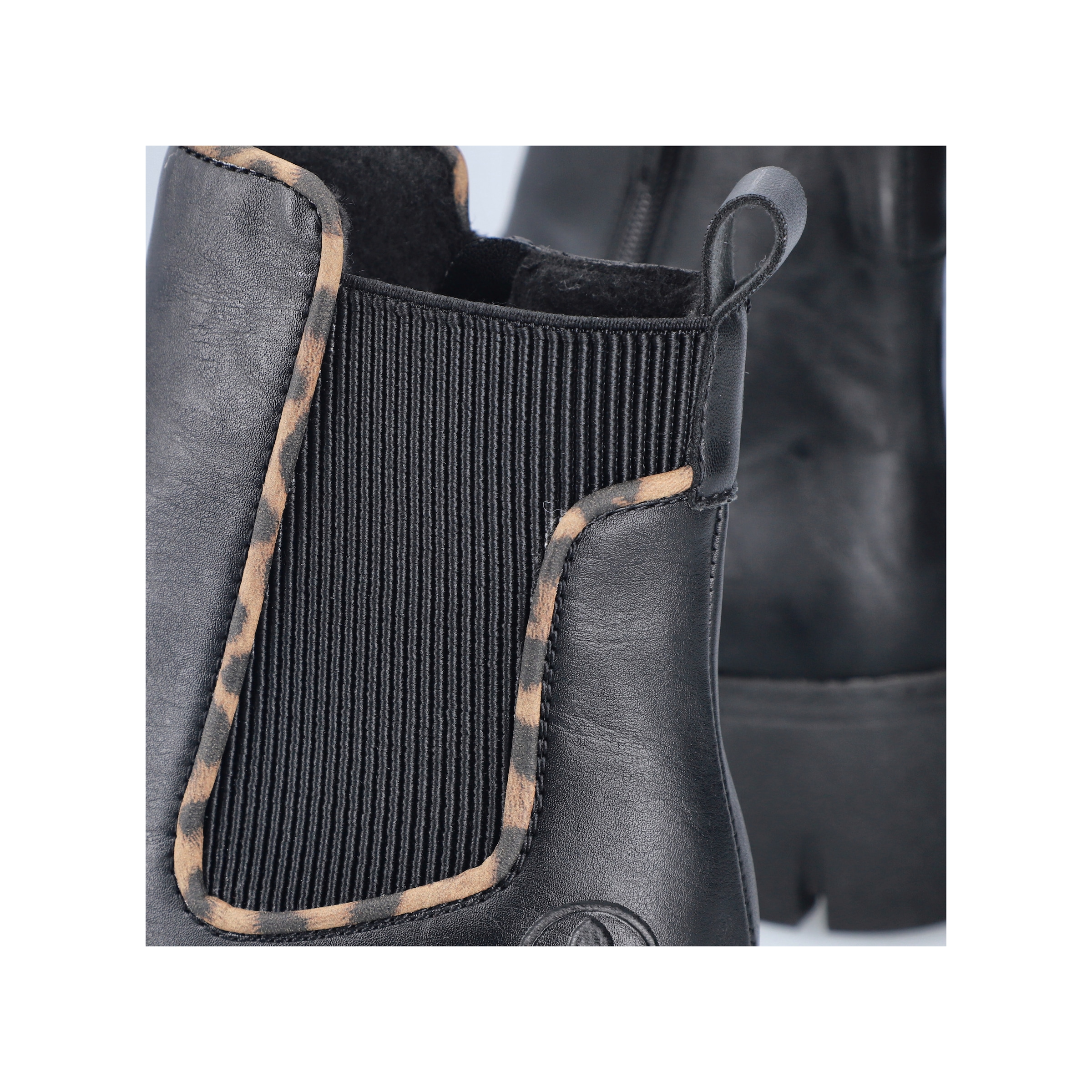 Rieker Chelseaboots  Stiefelette mit dekorativer Einfassung in Leo-Optik