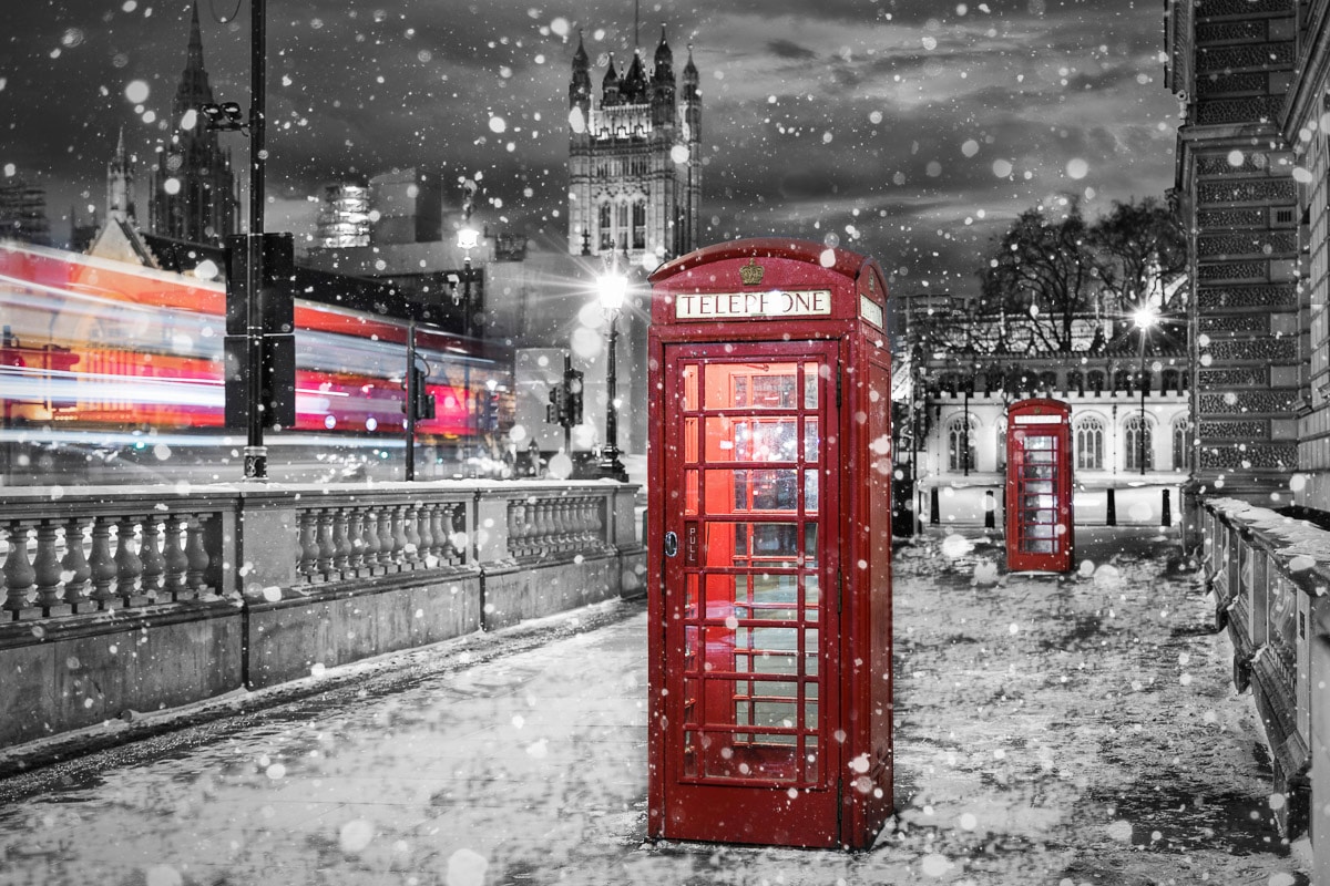 Papermoon Fototapete "Telefonzelle im Schnee Schwarz & Weiß"