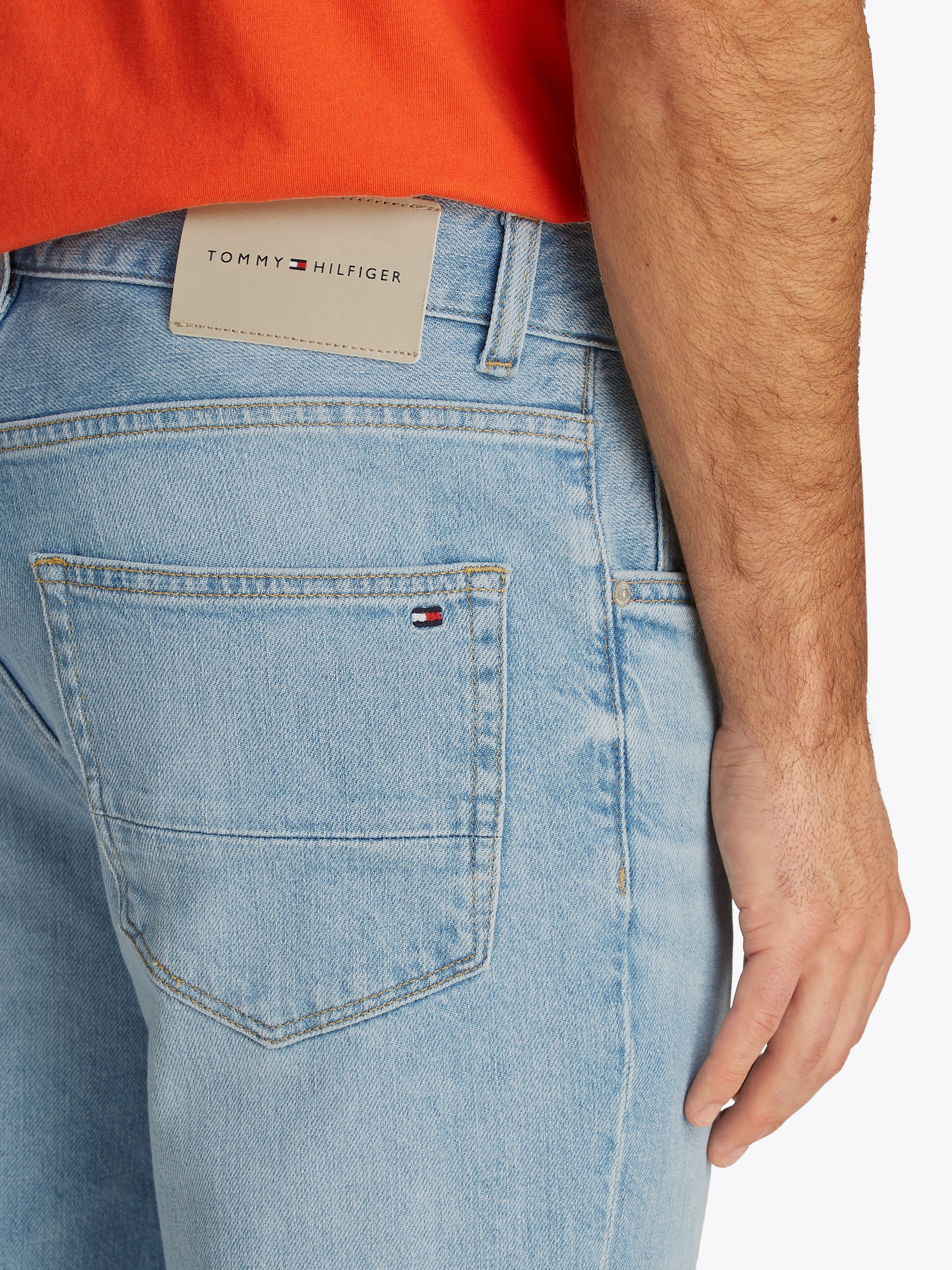 Tommy Hilfiger Straight-Jeans "STRAIGHT DENTON" in hellblauer Waschung günstig online kaufen