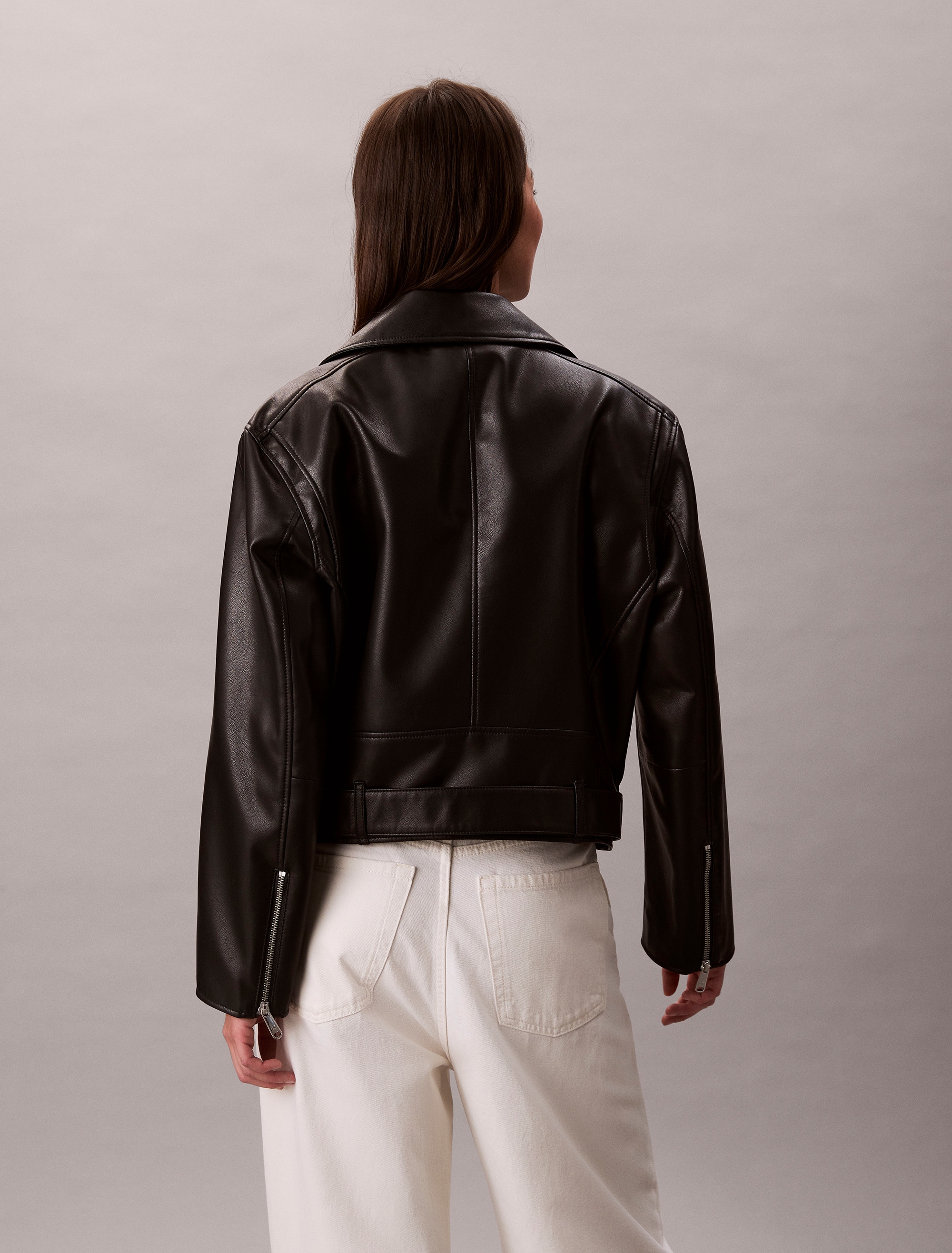 Calvin Klein Jeans Lederimitatjacke »FAUX LEATHER MOTO JACKET W/BELT«, ohne Kapuze, Mit V-Ausschnitt