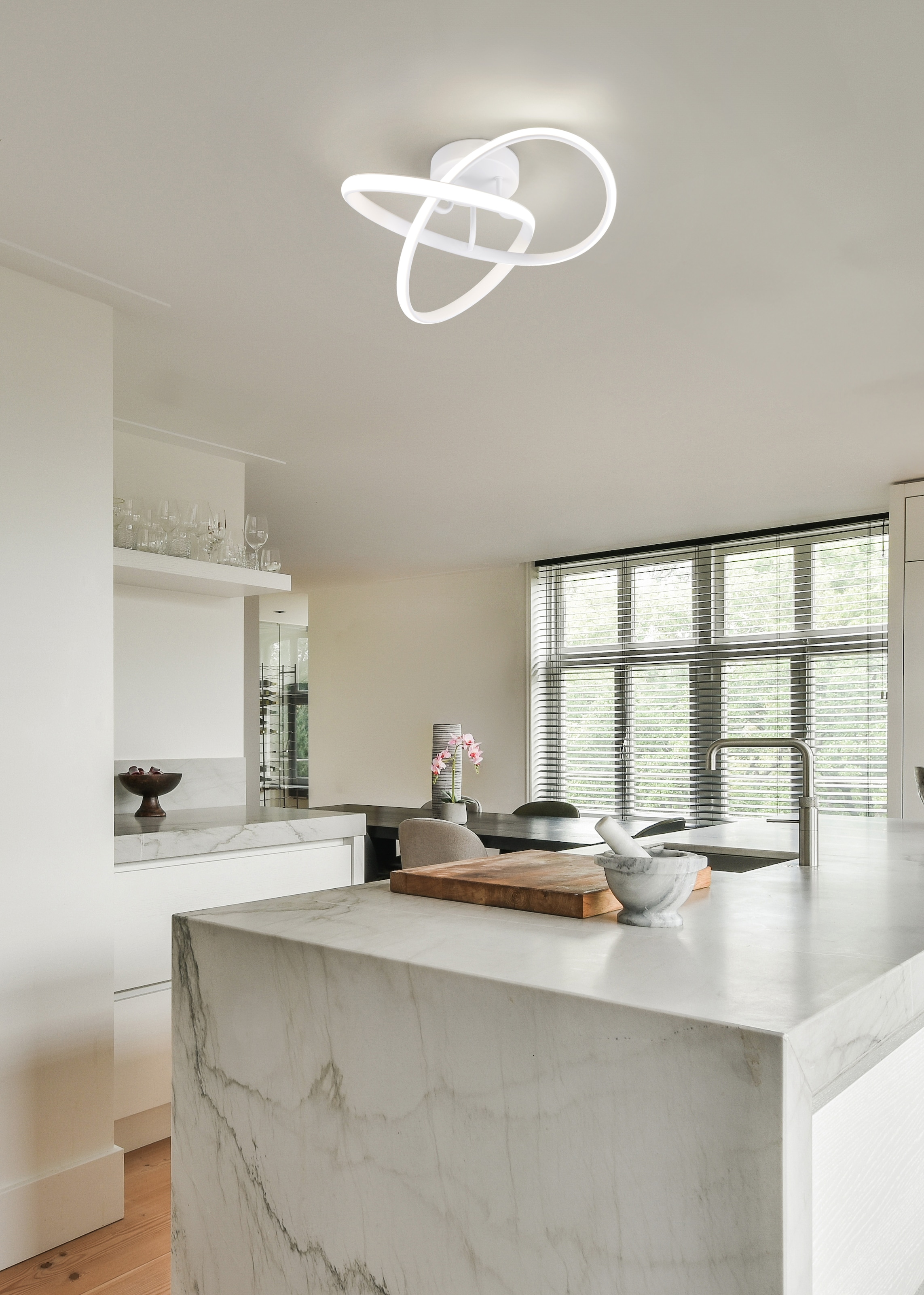 Places of Style LED Deckenleuchte »MESSACHUSETTS, kleine Dekolampe als LED Deckenlampe oder Wandlampe«, 1 flammig, Leuchtmittel LED-Board | LED fest integriert, Ø 40cm, Höhe 15cm Design Lampe mit geschwungenem LED Knoten 1800 Lumen
