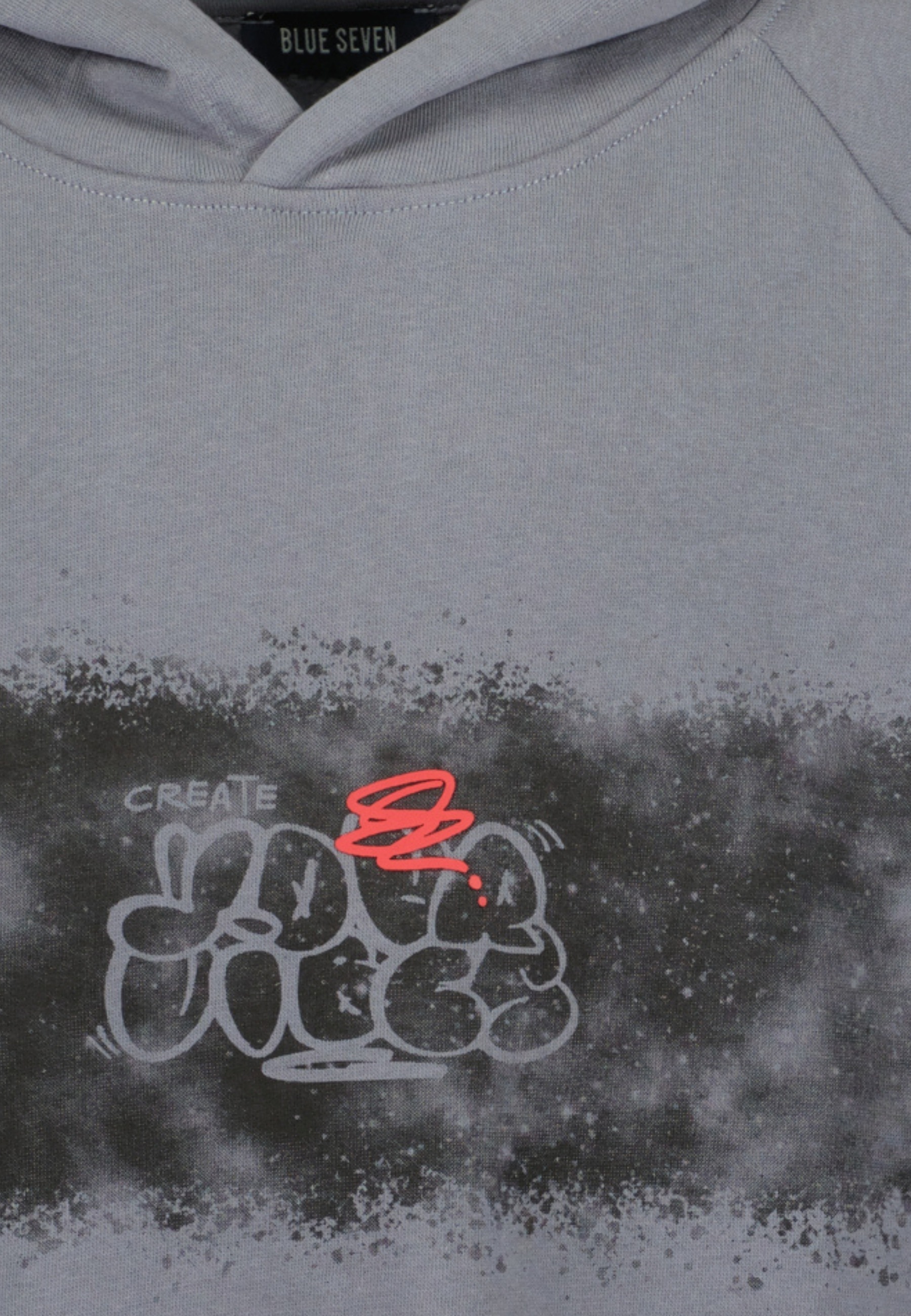 Thumbnail - Blue Seven Kapuzensweatshirt mit Rundum-Druck in cooler Airbrush-Optik