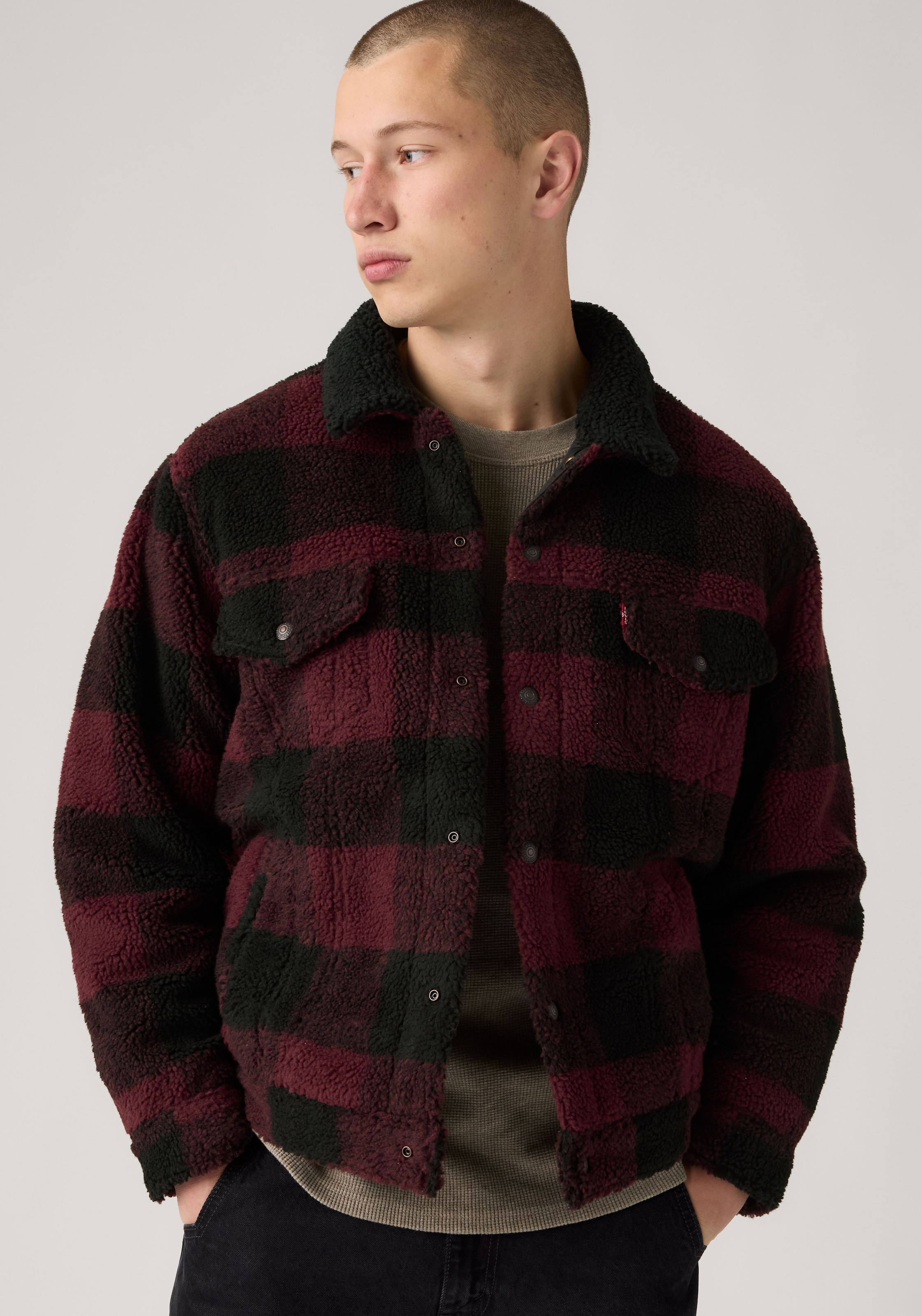 Levis Fleecejacke "TYPE 3 EXT SHERPA TRUCKER" Druckknopfverschluss, seitliche Eingrifftaschen