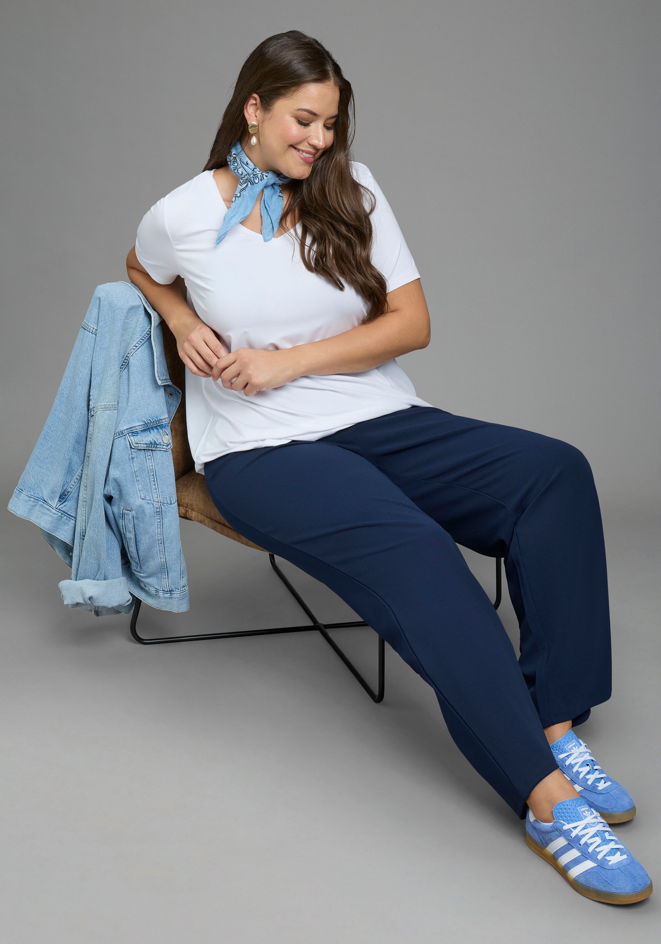 Laura Scott CURVE T-Shirt »Große Größen« mit V-Ausschnitt aus fließender Viskose
