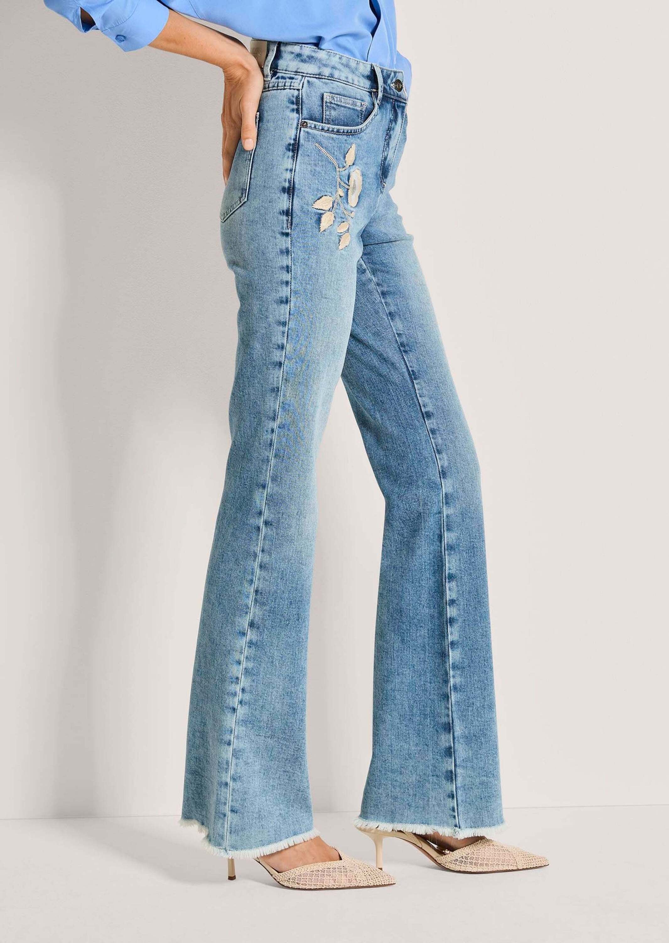 MADELEINE Regular-fit-Jeans »Jeans Bootcutjeans mit floraler Stickerei«