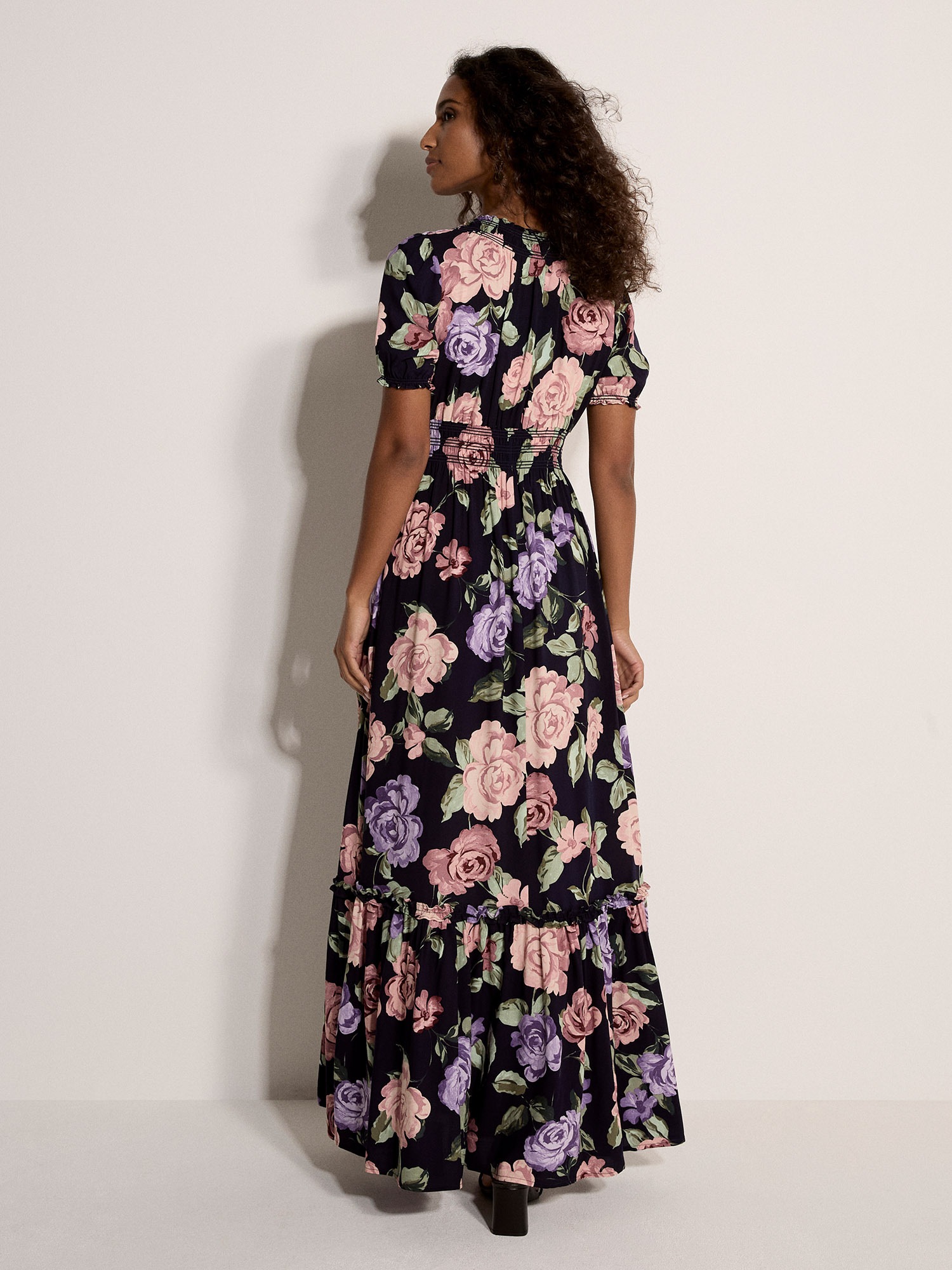 Apricot Maxikleid »Chloe-Maxikleid« mit Blumenmuster und Wickelausschnitt