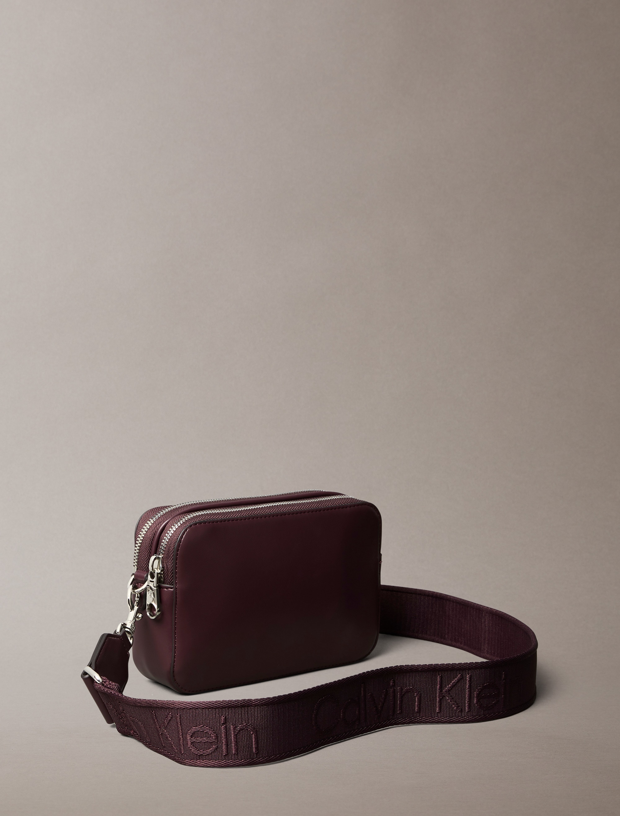 Calvin Klein Mini Bag »WEBBING DOUBLE STRAP CAMERA BAG«, Schultertasche, Henkeltasche, Umhängetasche