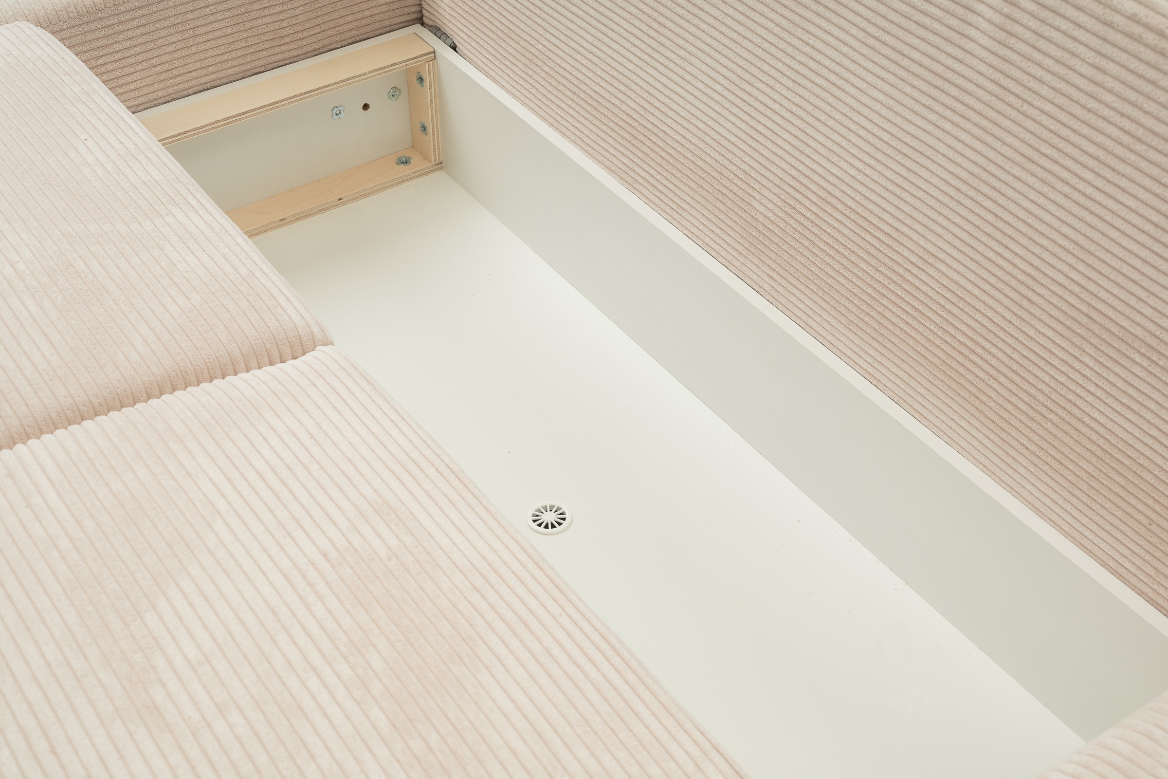 WERK2 Ecksofa »Riwa, modernes Sofa zum Kuscheln und Entspannen, Breite 300cm, L-Form«, Trendiges Ecksofa mit vielen Kissen, Schlaffunktion & Bettkasten
