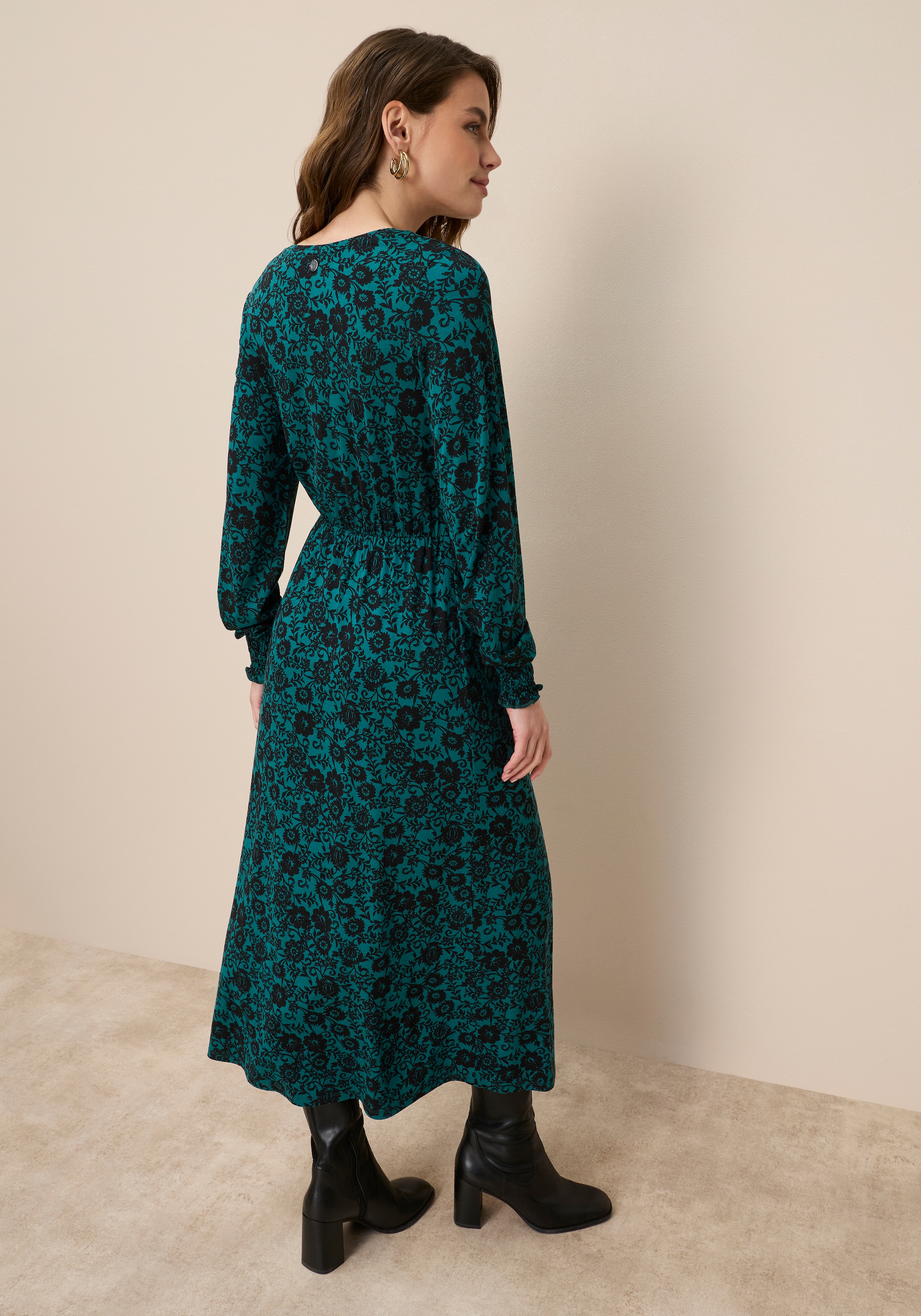 Tamaris Maxikleid aus Jersey-Material, für Casualmode und Herbstmode, feminin