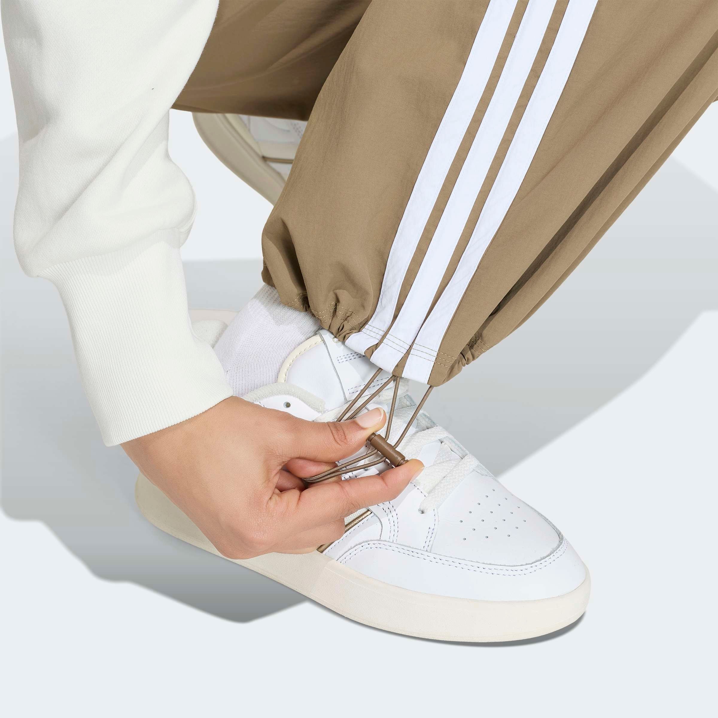 adidas Sportswear Sporthose »ICONIC, GEWEBT, WEITES BEIN«
