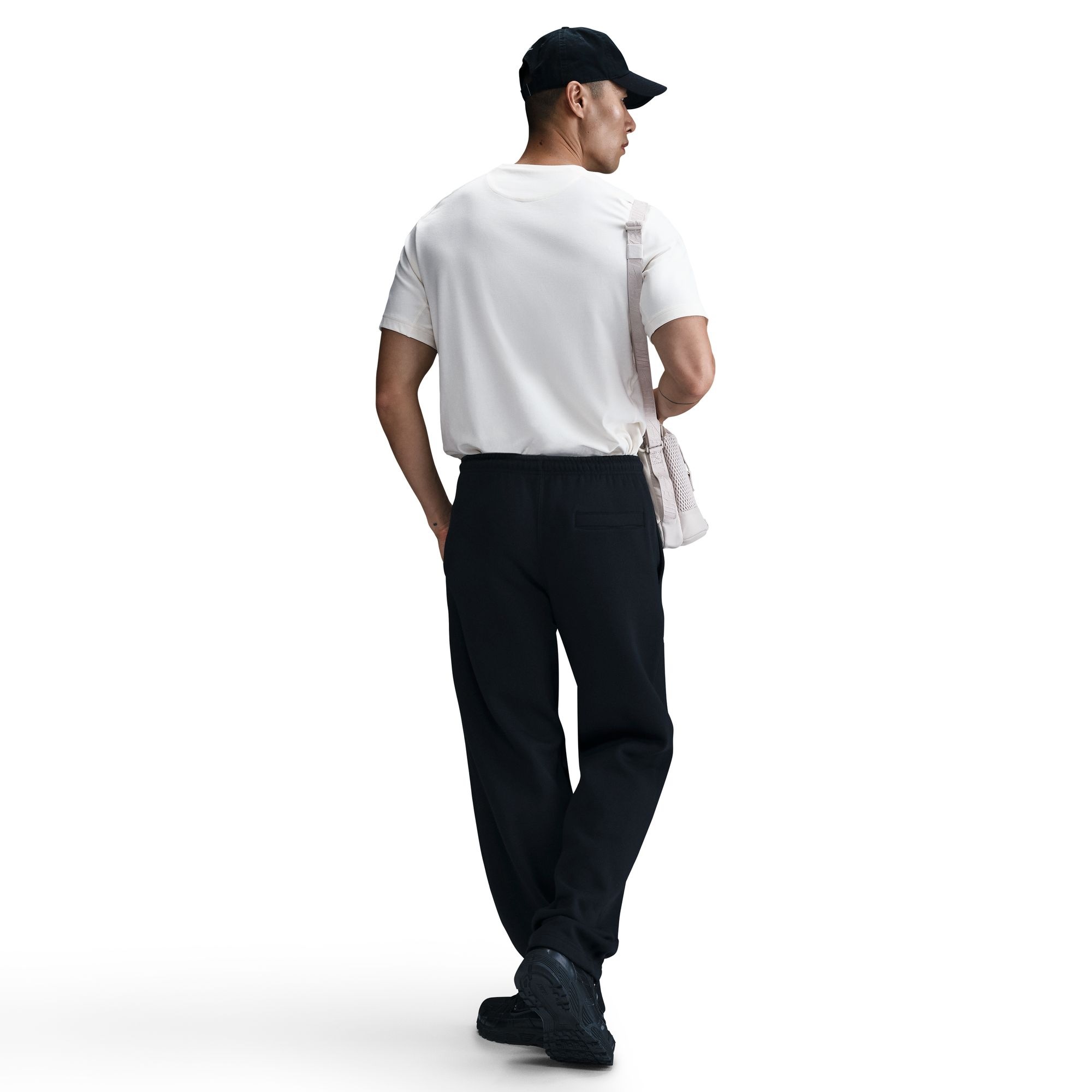 Nike Sportswear Sporthose »M NK CLUB BB OH PANT«  für Laufen und Leichtathletik, mit Eingrifftaschen und Gesäßtasche