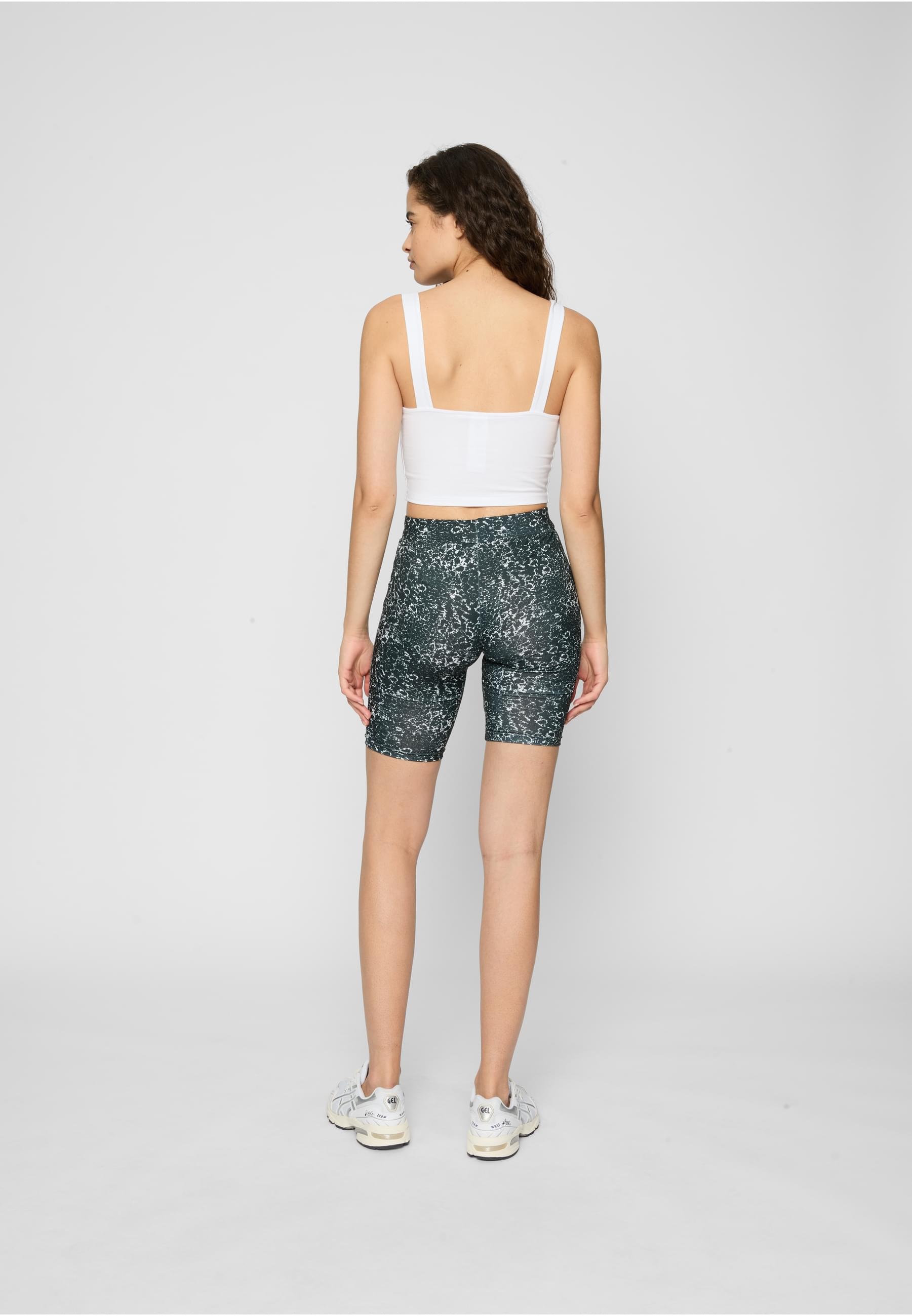 URBAN CLASSICS Stoffhose »Urban Classics Damen Ladies AOP Cycle Shorts 2-Pack«, (1 tlg.)