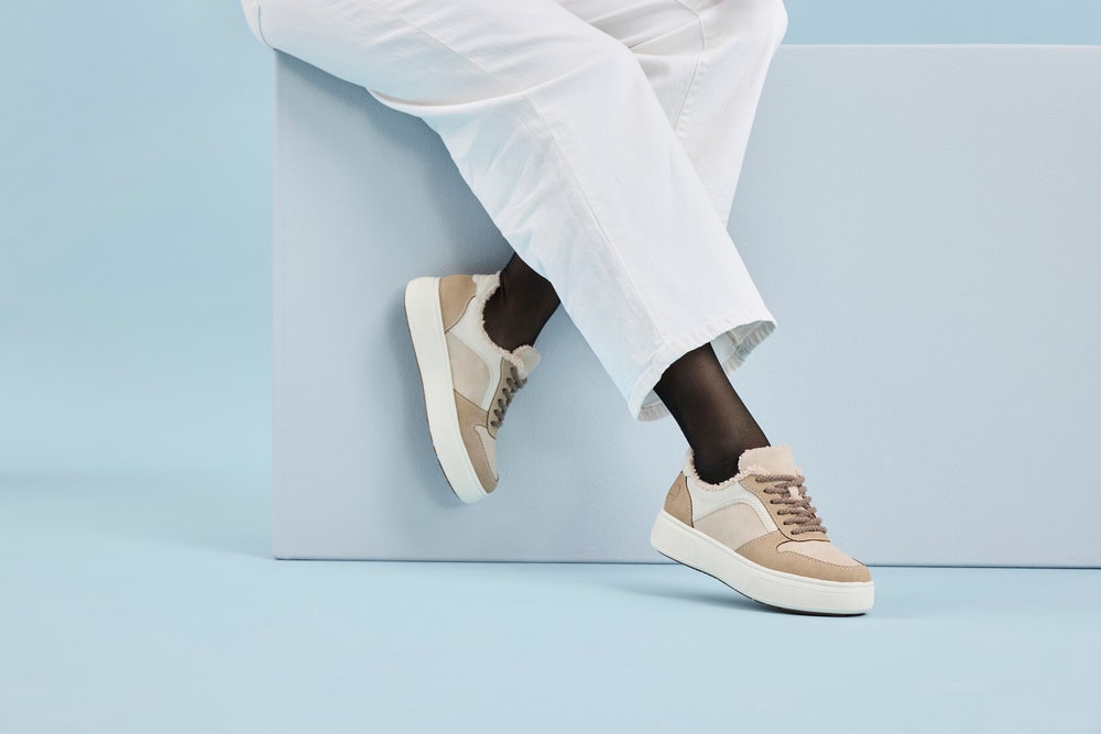 Rieker Plateausneaker, Retro-Sneaker, Schnürschuh, Halbschuh mit Teddyfutter