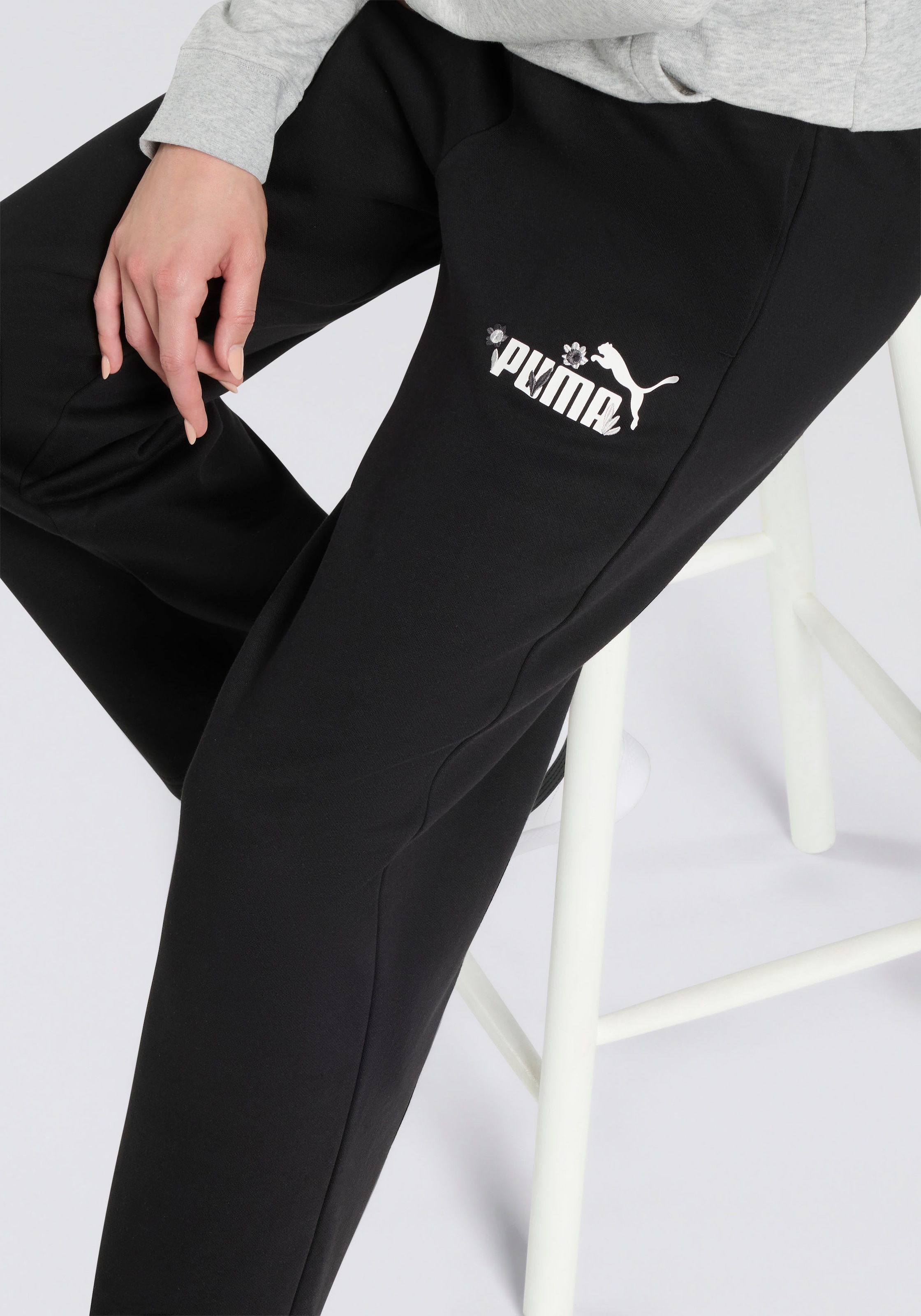 PUMA Trainingshose »ESS NATURE 2.0 COMFORT LOGO STRAIGHT PANTS FL OP«