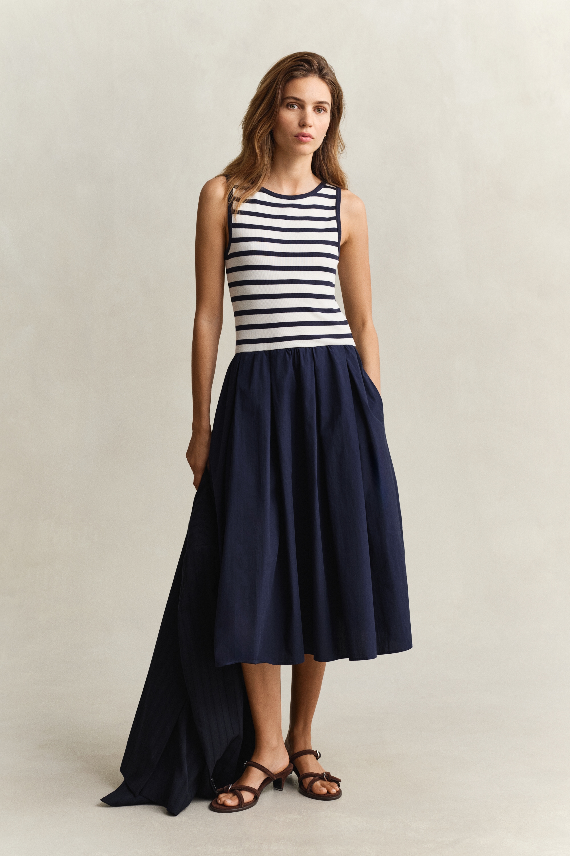 Gant Trägerkleid »JERSEY WOVEN COMBO« Seitennahttaschen Regular fit mit Rundhalsausschnitt