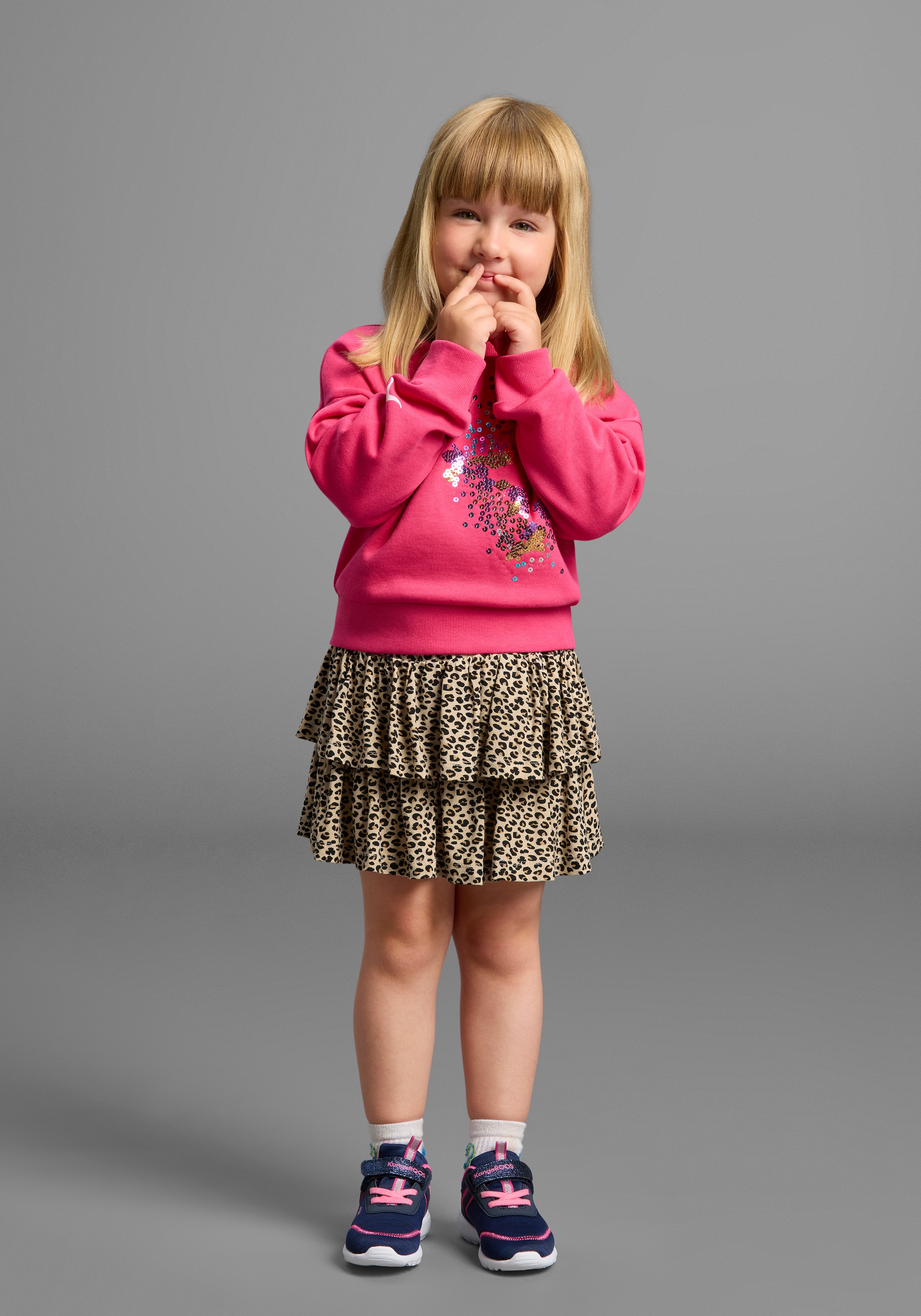 KangaROOS Sweatshirt »Stern-Applikation für kleine Mädchen«, Sweatshirt mit schimmernden Pailletten-Applikationen