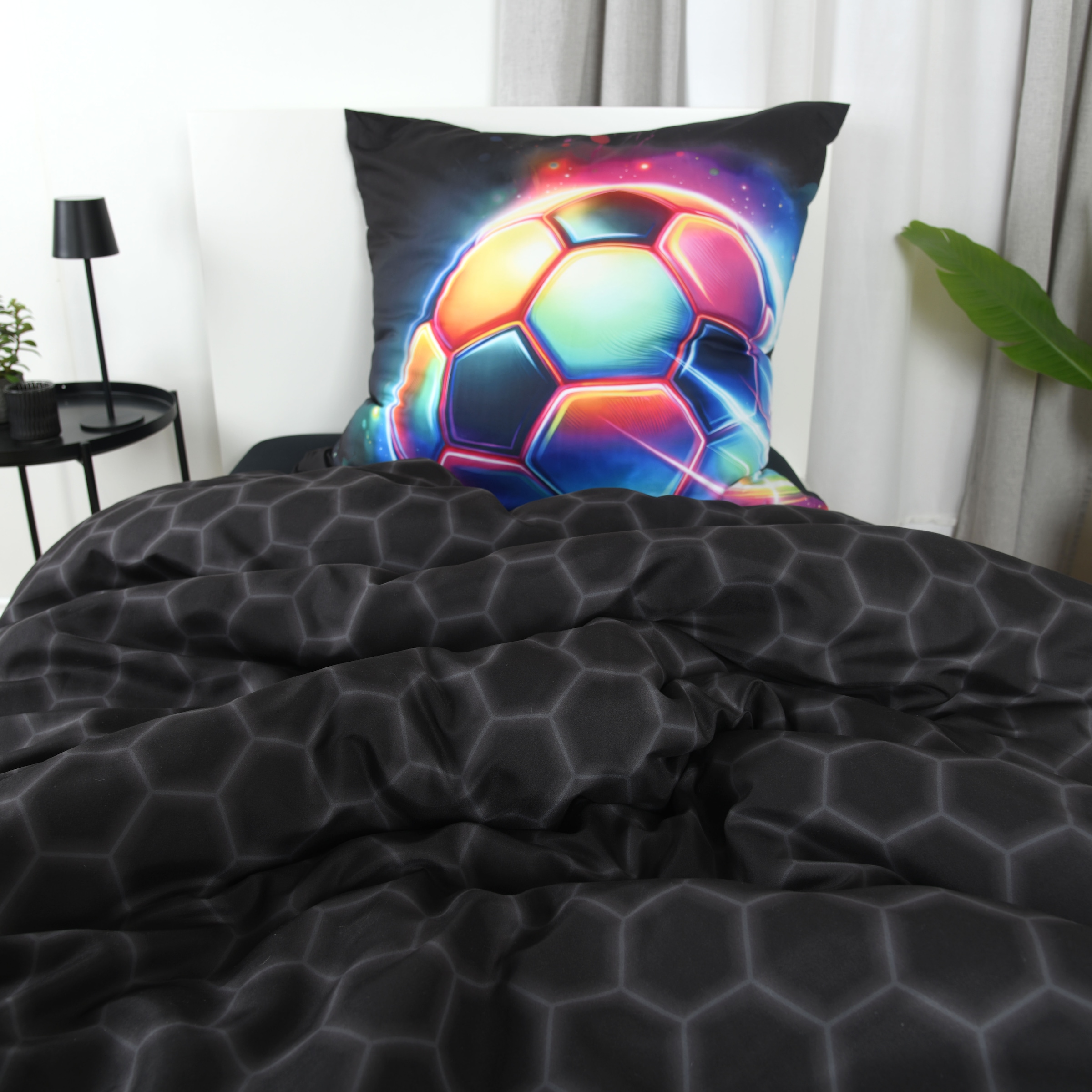 Herding Young Collection Wendebettwäsche »Neon Soccer« 2 Mit praktischem Reißverschluss