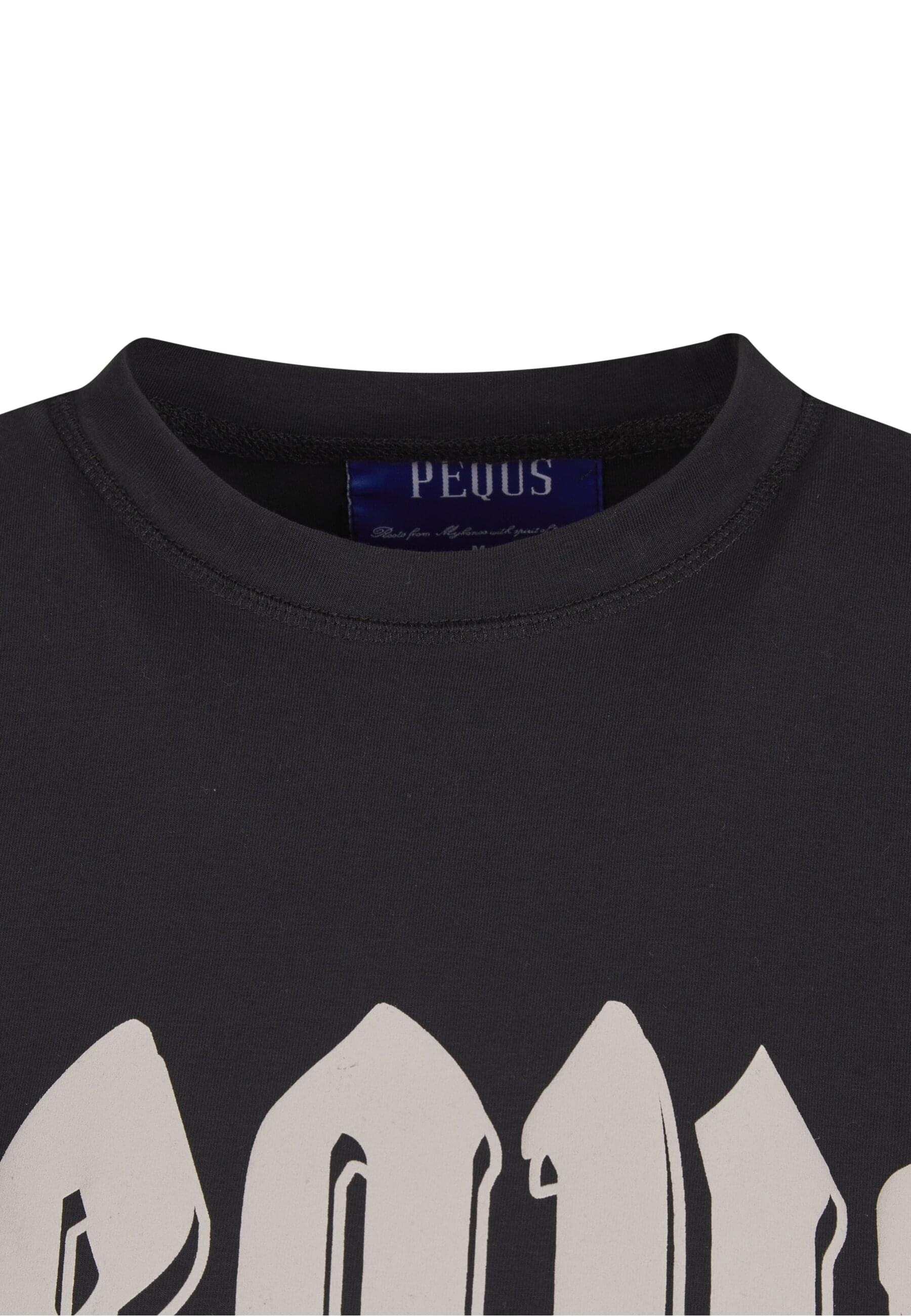 Thumbnail - PEQUS T-Shirt "PEQUS PEQUS Fitted Outlined Mythic Logo T-shirt" 1 Stk.
