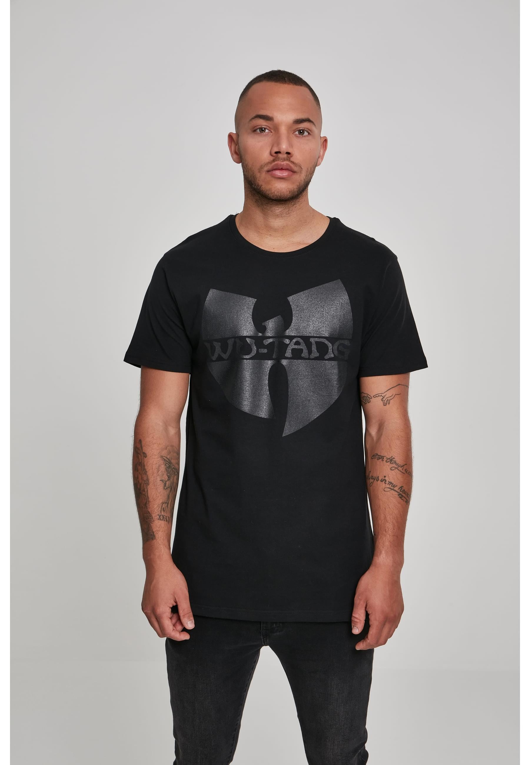 MisterTee T-Shirt »MisterTee Herren Wu-Wear Black Logo T-Shirt«, (1 tlg.)